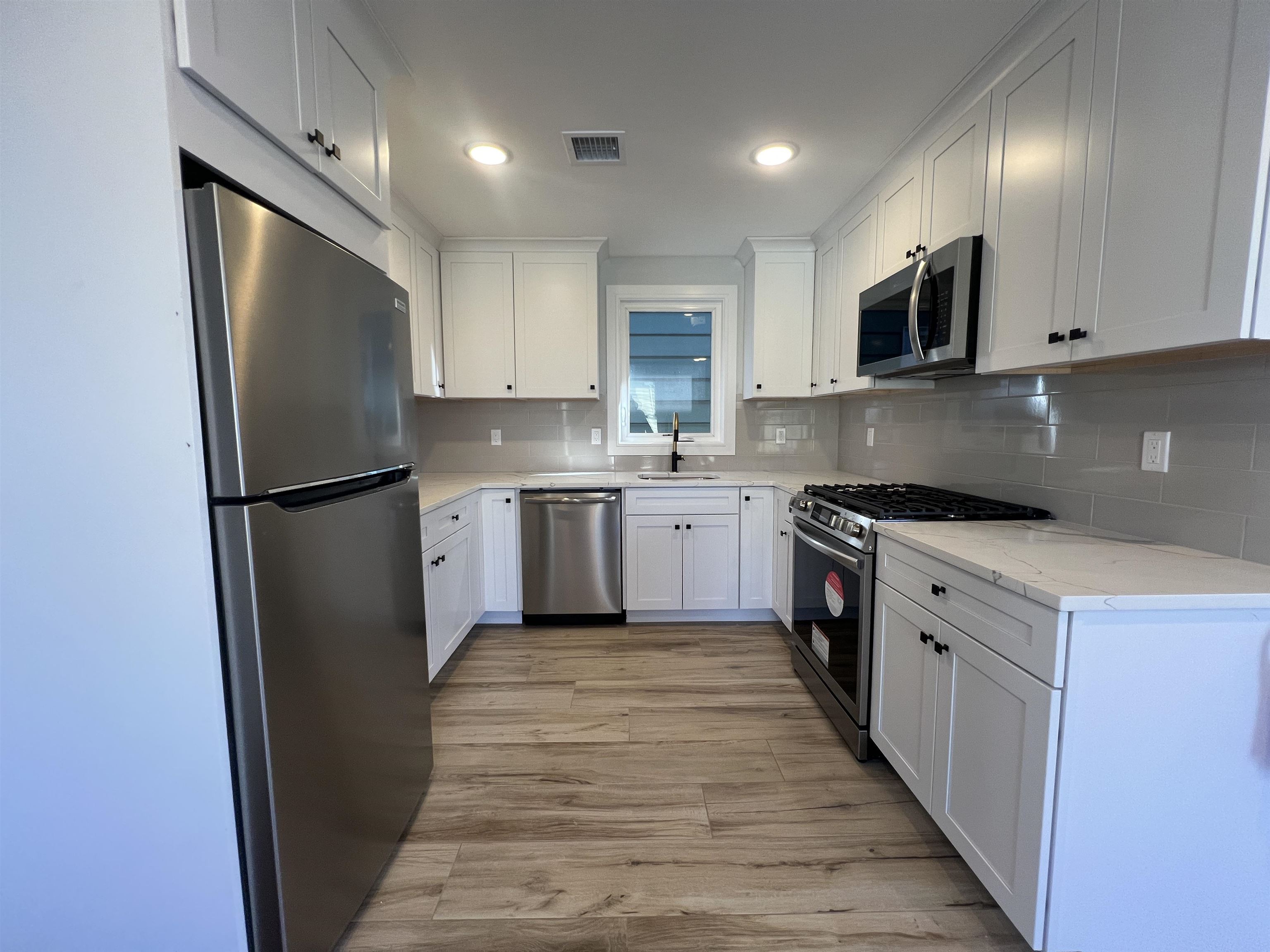 48 Tuttle Street, Unit B Wallington, NJ 07057 - Photo 2 of 16