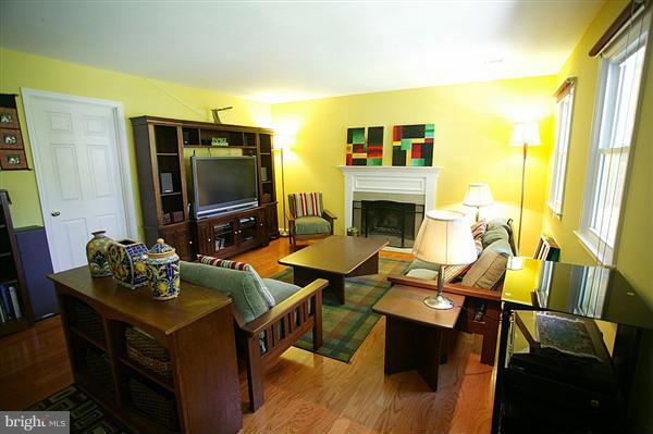 15040 Joshua Tree Road North Potomac, MD 20878 - Photo 8 of 21 Dining Room