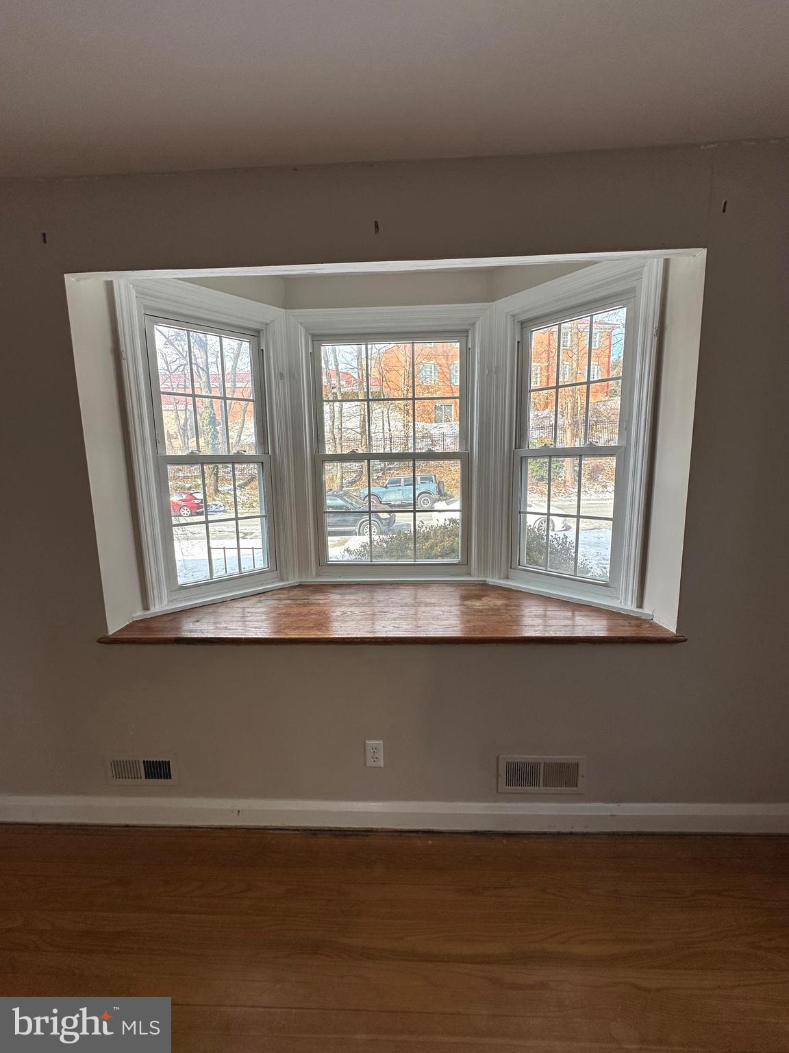 409 Whitfield Road Baltimore, MD 21228 - Photo 3 of 42 Bay window in living room