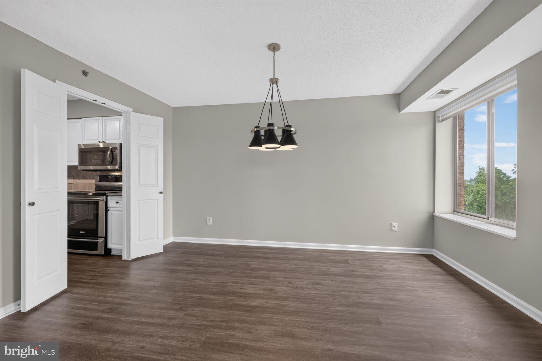 19385 Cypress Ridge Terrace, Unit 903 Leesburg, VA 20176 - Photo 8 of 37 Formal dining room