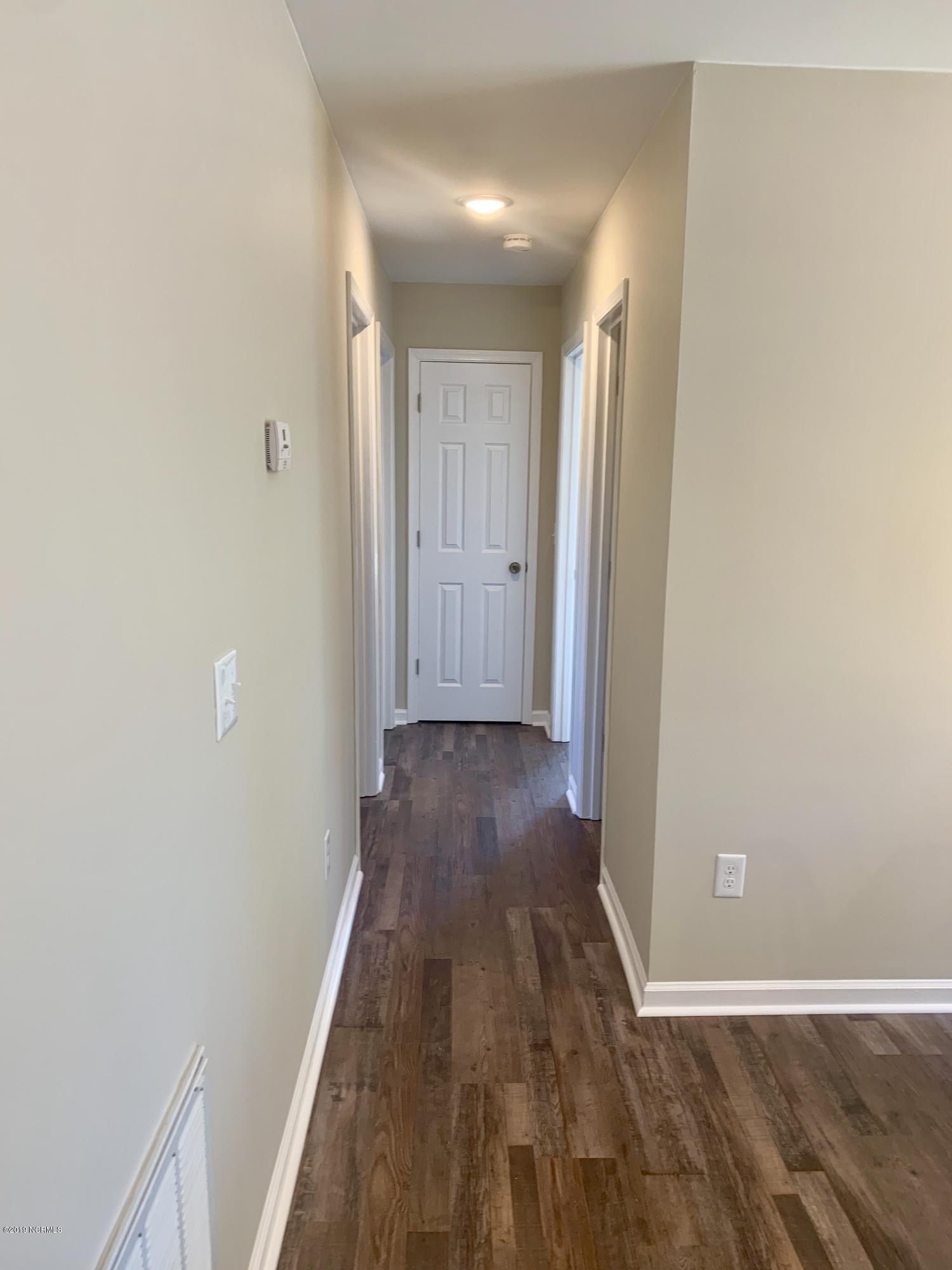 421 Bodega Bay Road Wilmington, NC 28412 - Photo 14 of 23 Hallway