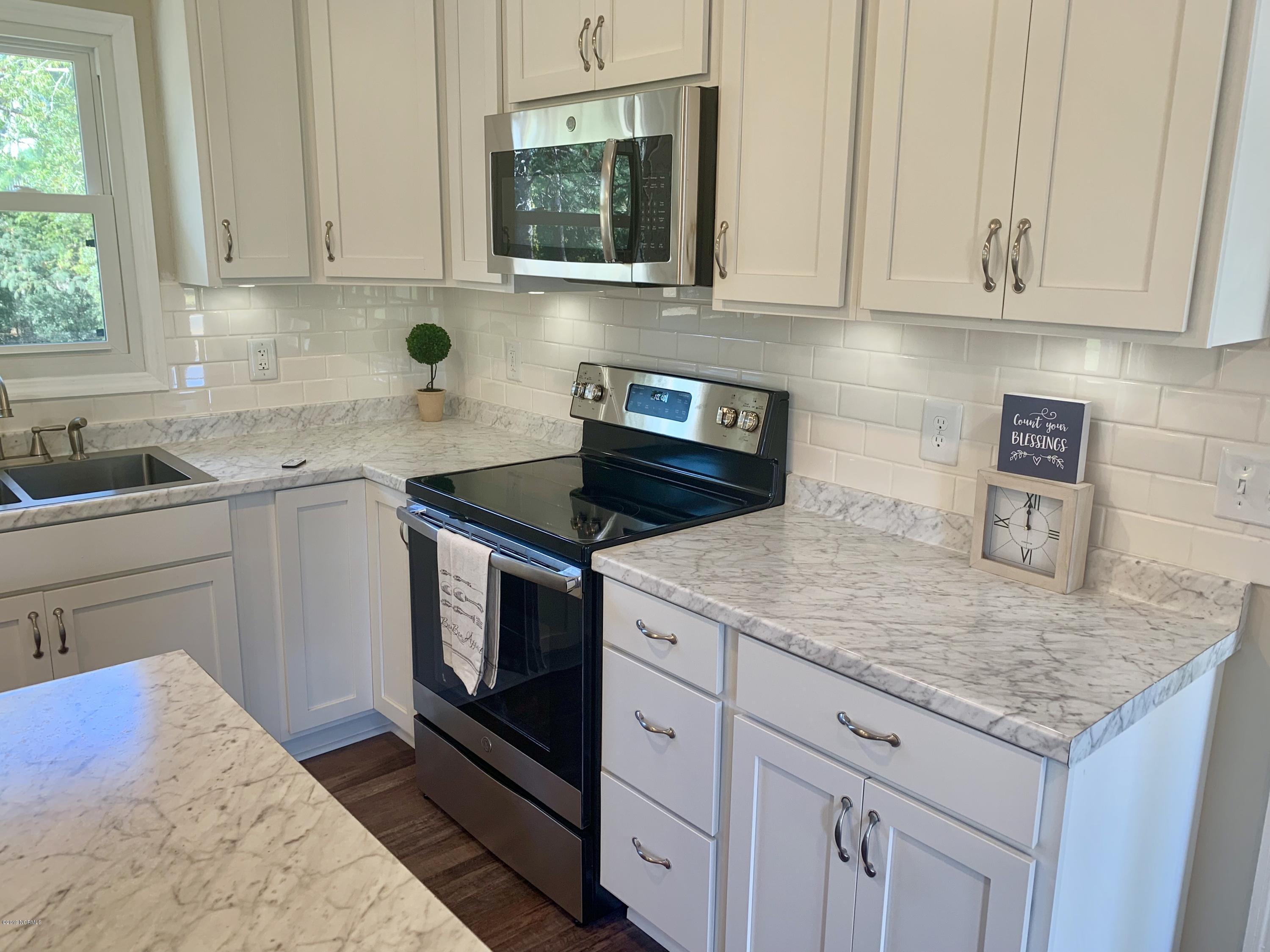 421 Bodega Bay Road Wilmington, NC 28412 - Photo 10 of 23 Cabinets 3