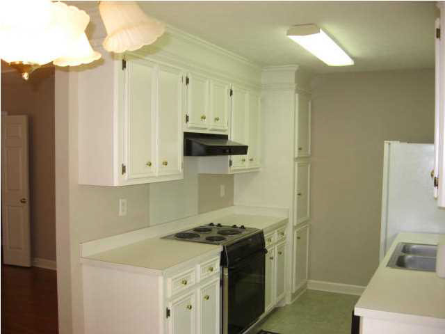 78 Lamplighter Road Pearl, MS 39208 - Photo 5 of 16 KITCHEN