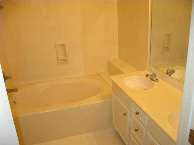 78 Lamplighter Road Pearl, MS 39208 - Photo 10 of 16 MASTER BATH
