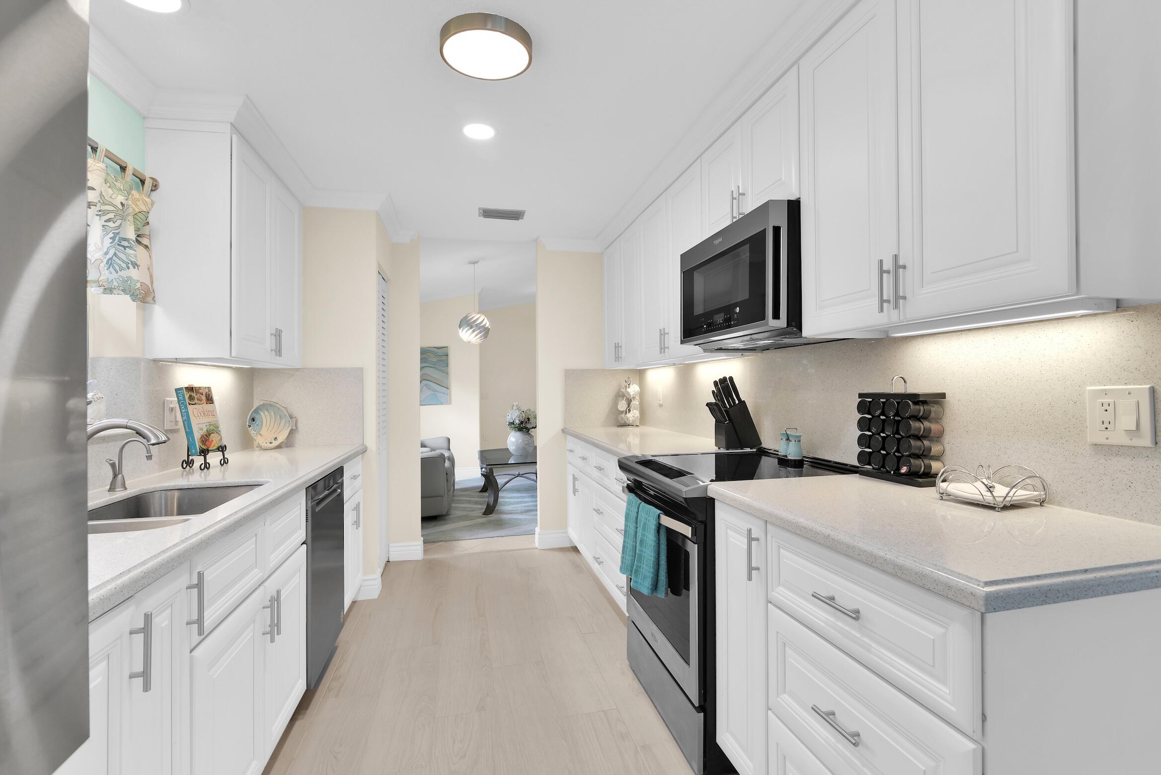 21368 Bridgeview Drive Boca Raton, FL 33428 - Photo 38 of 67 Kitchen