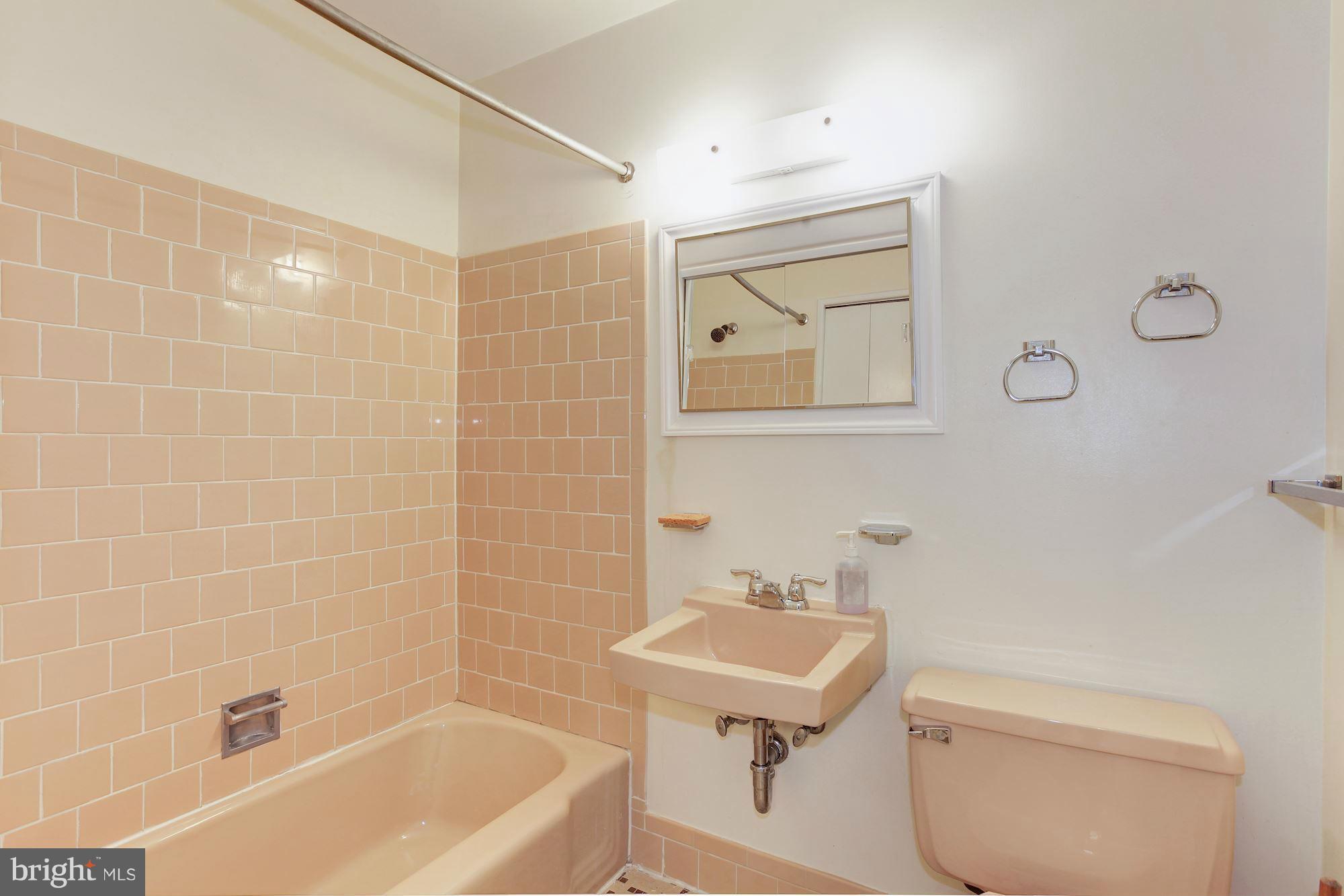 12121 Kerwood Road Silver Spring, MD 20904 - Photo 15 of 30 Hall Bath