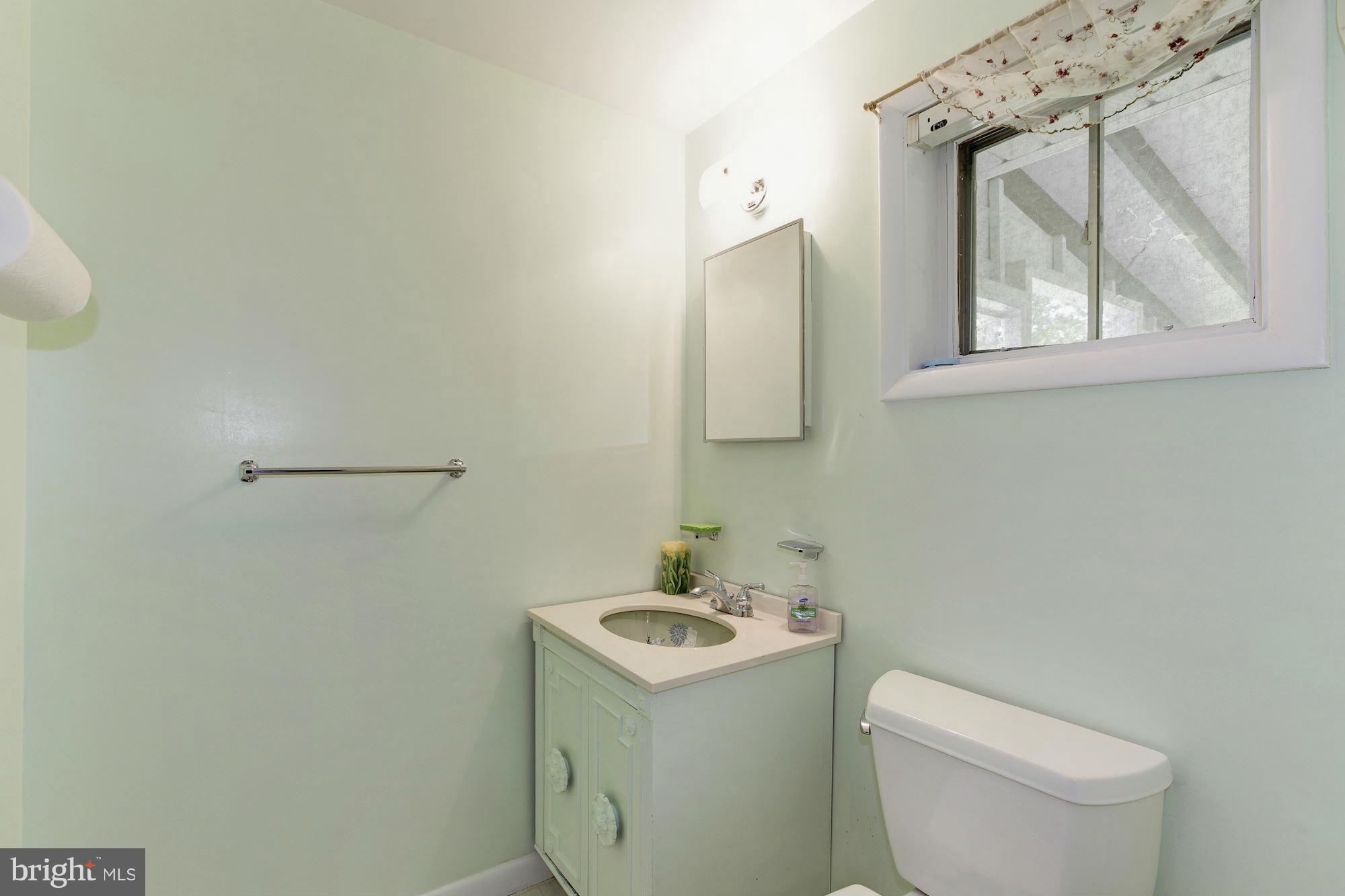 12121 Kerwood Road Silver Spring, MD 20904 - Photo 26 of 30 Bath