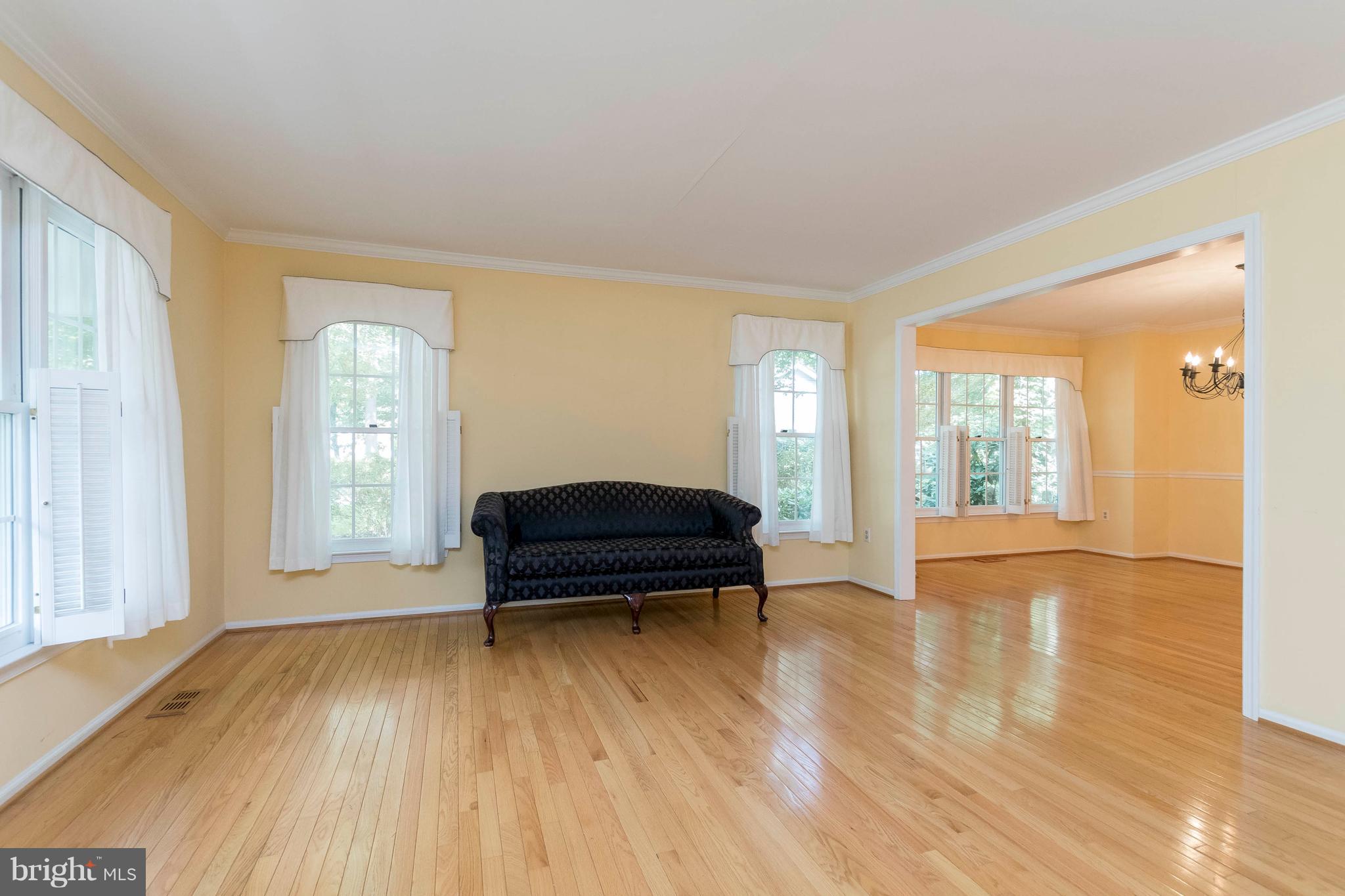 1780 Rochester Street Crofton, MD 21114 - Photo 3 of 30 INVITING LIVING ROOM