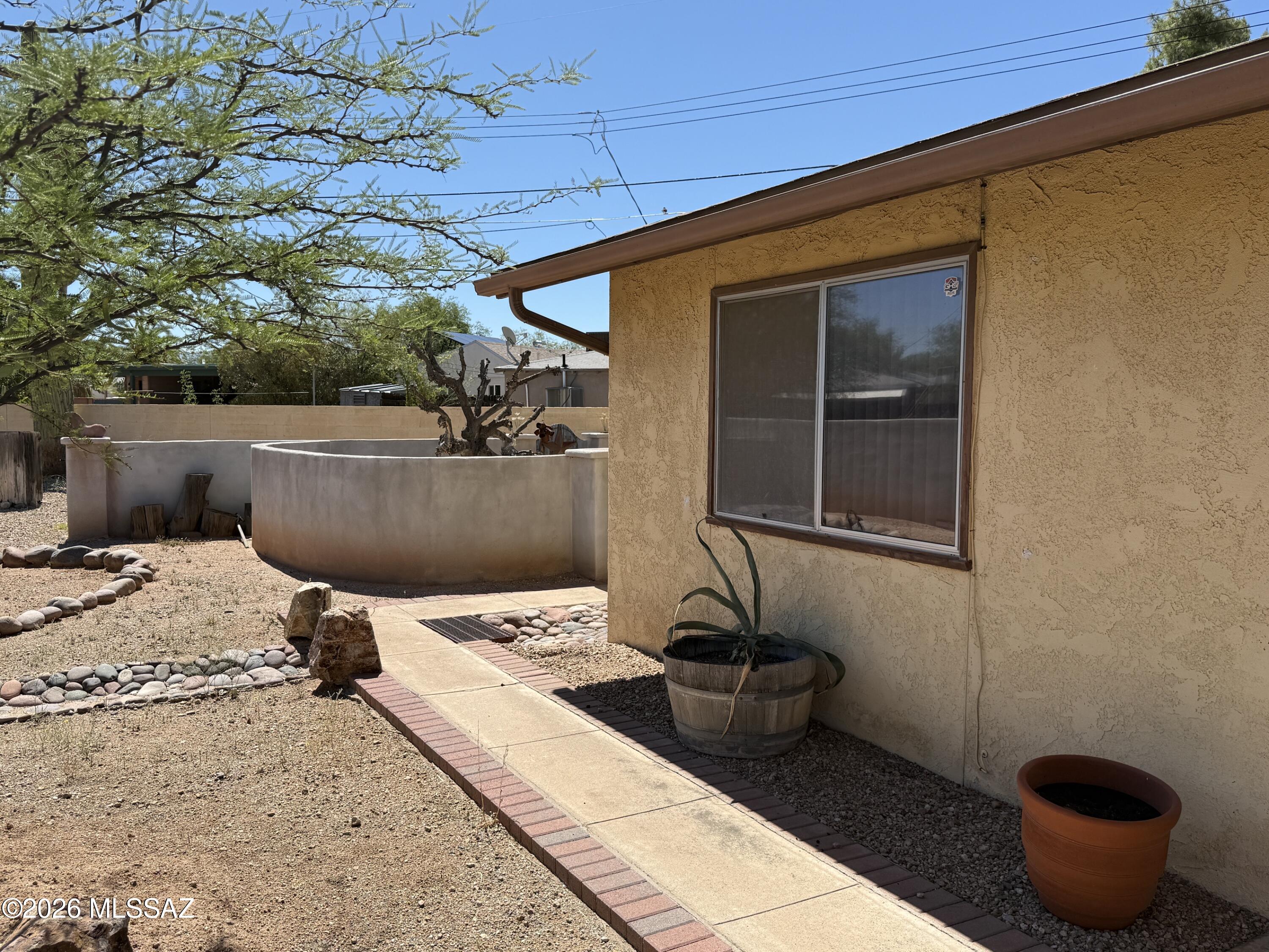 4086 East Montecito Street Tucson, AZ 85711 - Photo 12 of 49 IMG_4683
