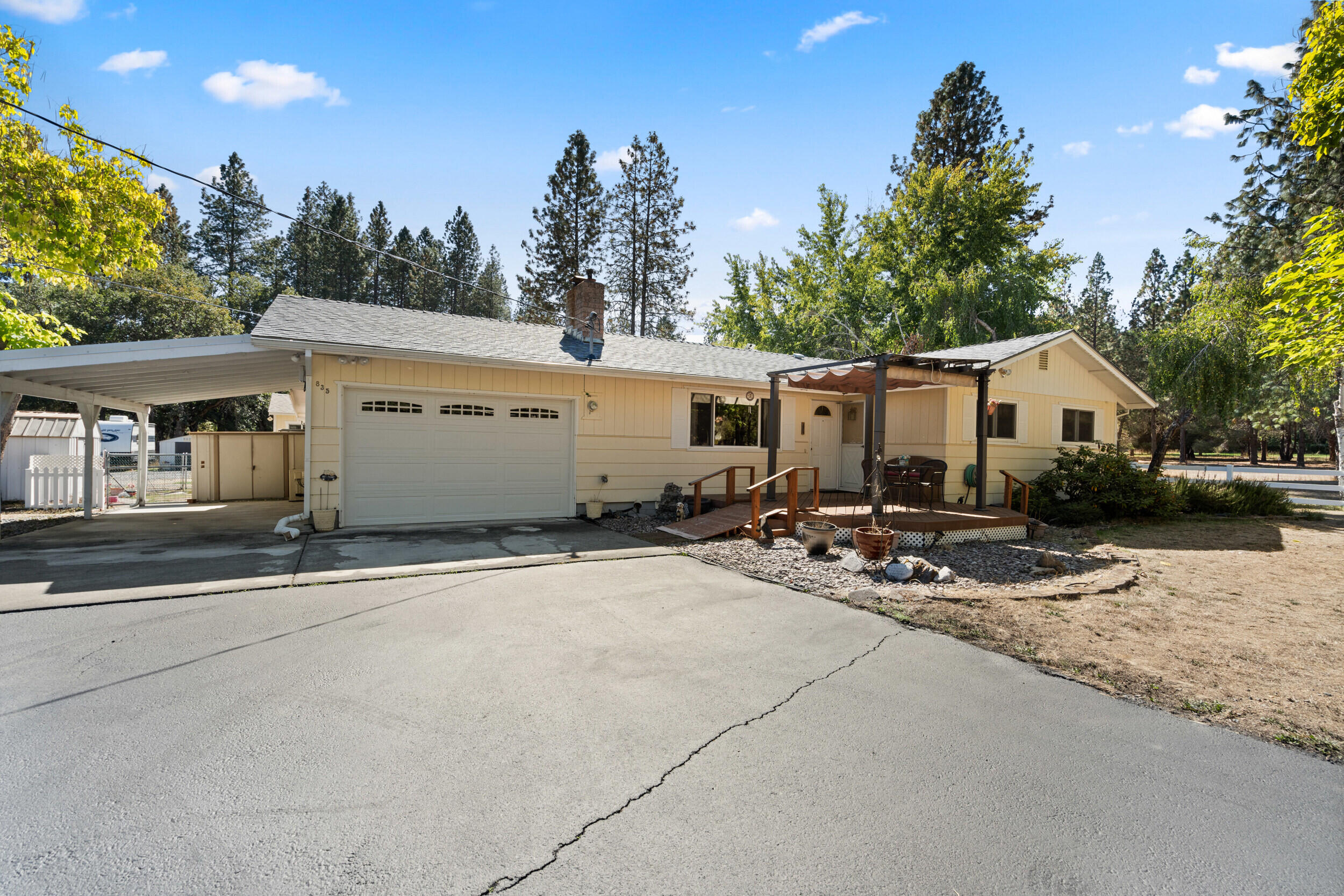 835 Minthorne Road Rogue River, OR 97537 - Photo 2 of 41 1_835 minthorne rd, rogue river-06