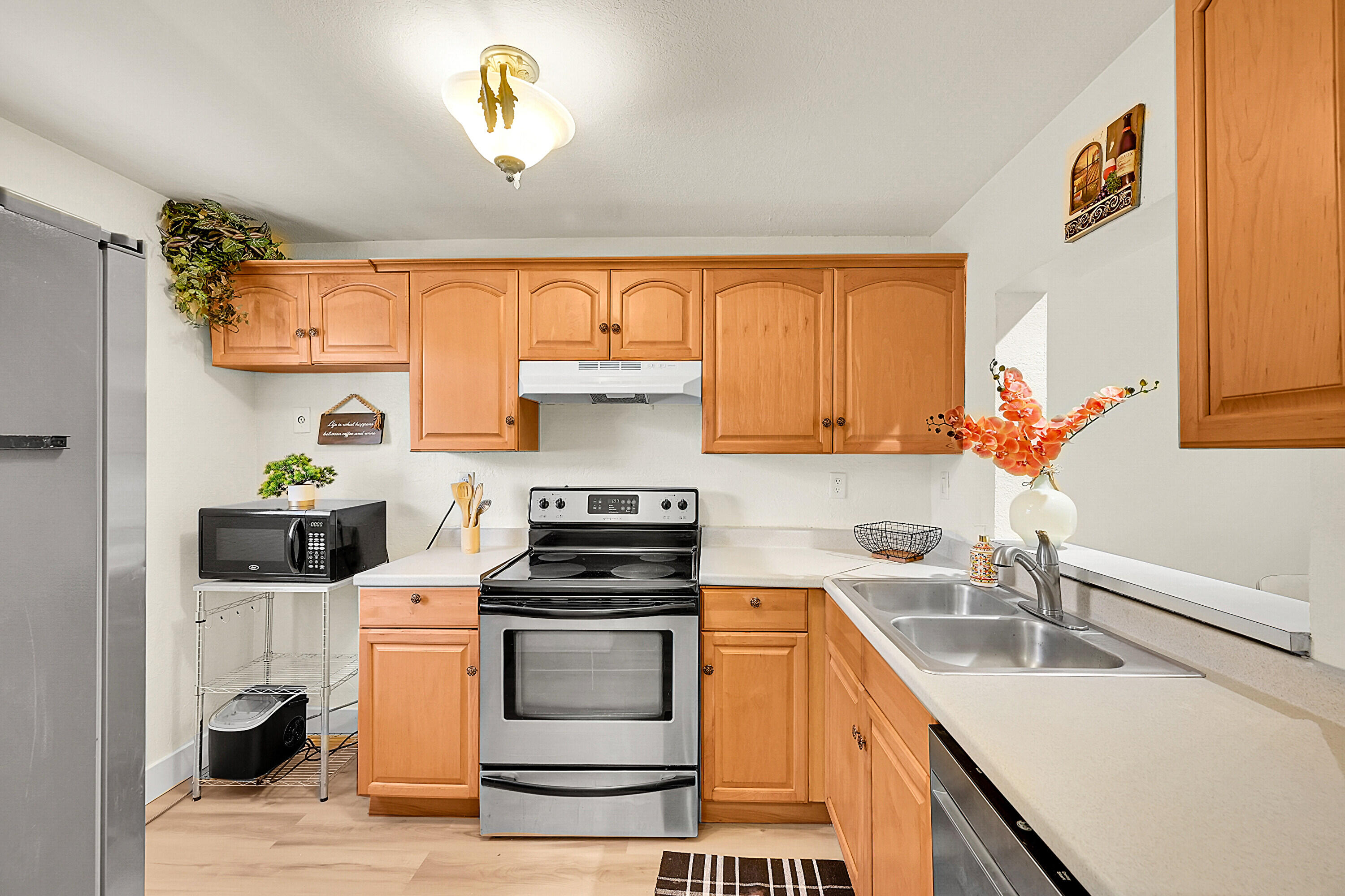 9503 Boca Cove Circle, Unit 603 Boca Raton, FL 33428 - Photo 6 of 30 06_kitchen