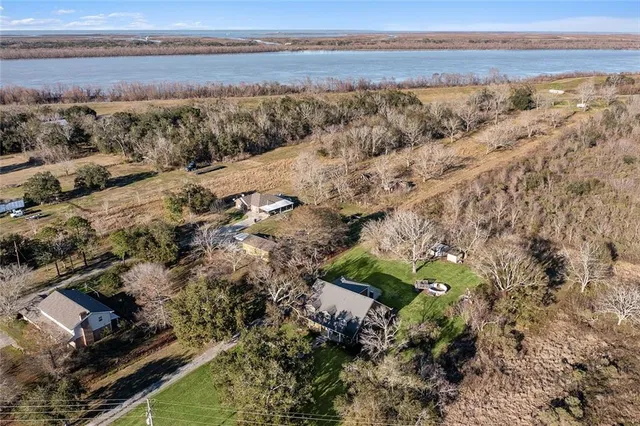 $250,000 | 30381 Highway 23, Buras, LA 70041