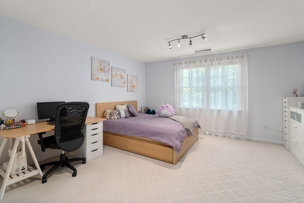 16 Ludwig Road, Unit 16 Needham, MA 02494 - Photo 18 of 33 a spacious bedroom with a bed and a desk