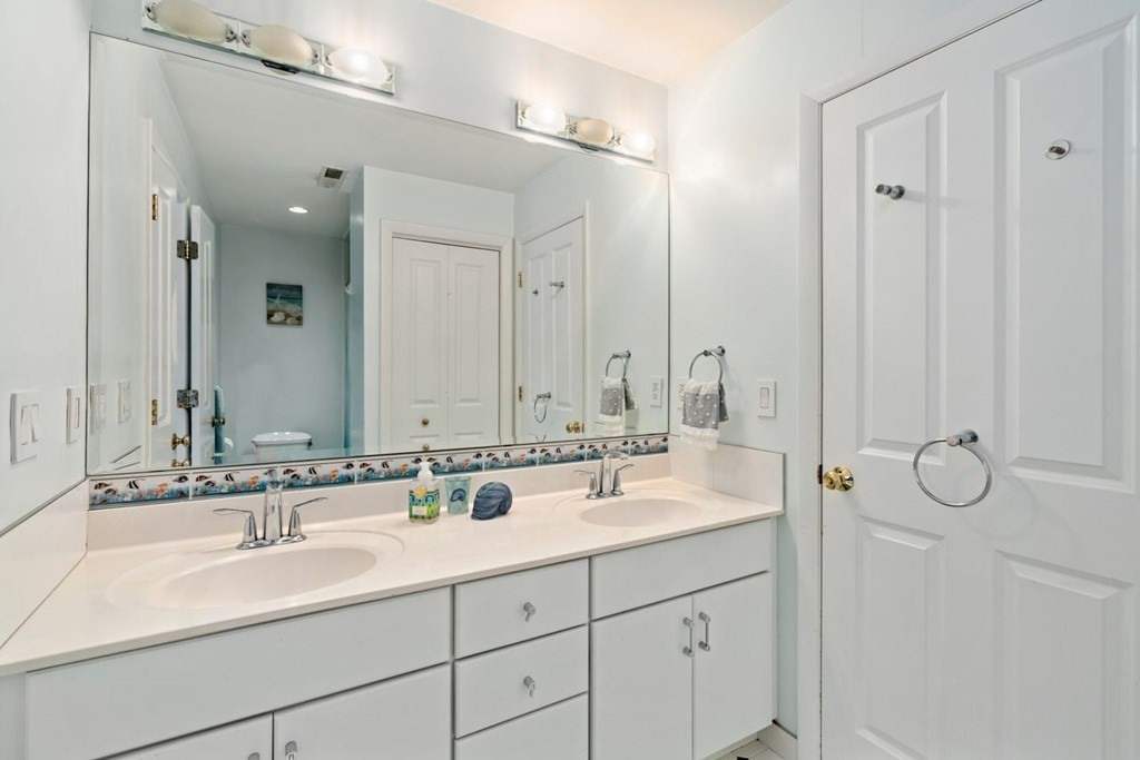 16 Ludwig Road, Unit 16 Needham, MA 02494 - Photo 27 of 33 a bathroom with double sink and a mirror