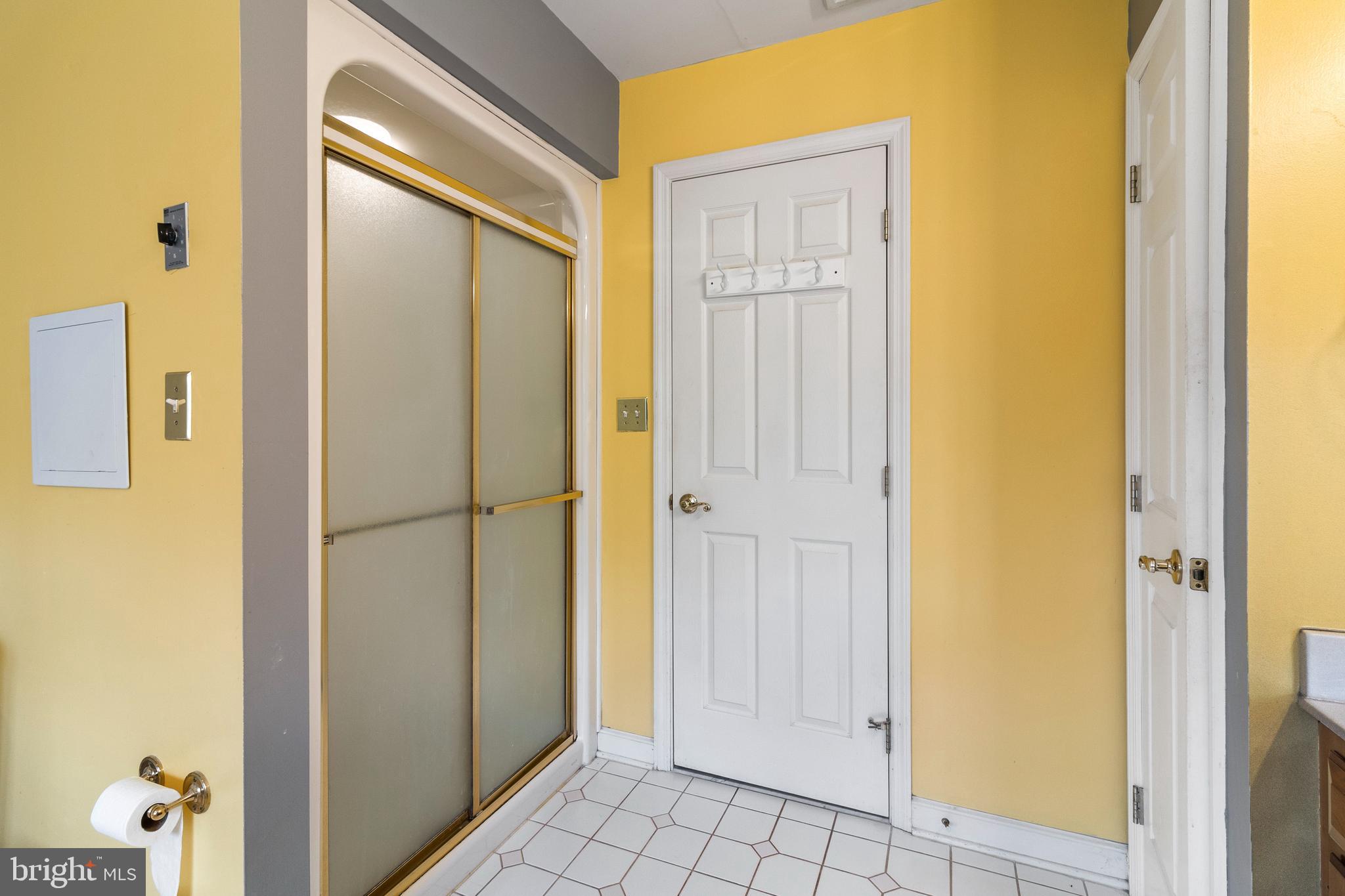 100 Round Hill Road Kennett Square, PA 19348 - Photo 26 of 52 Primary Bathroom