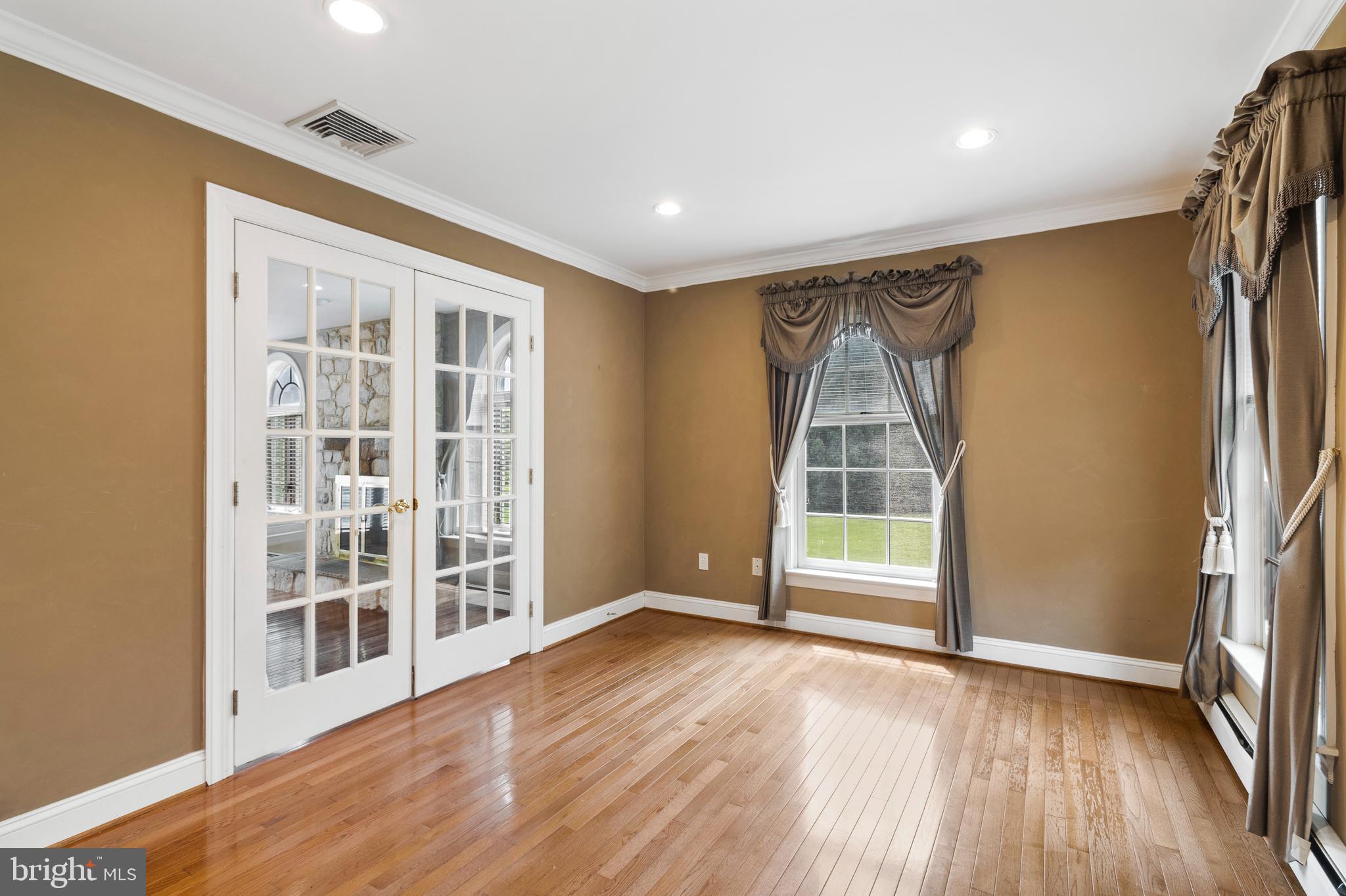 100 Round Hill Road Kennett Square, PA 19348 - Photo 6 of 52 Living Room