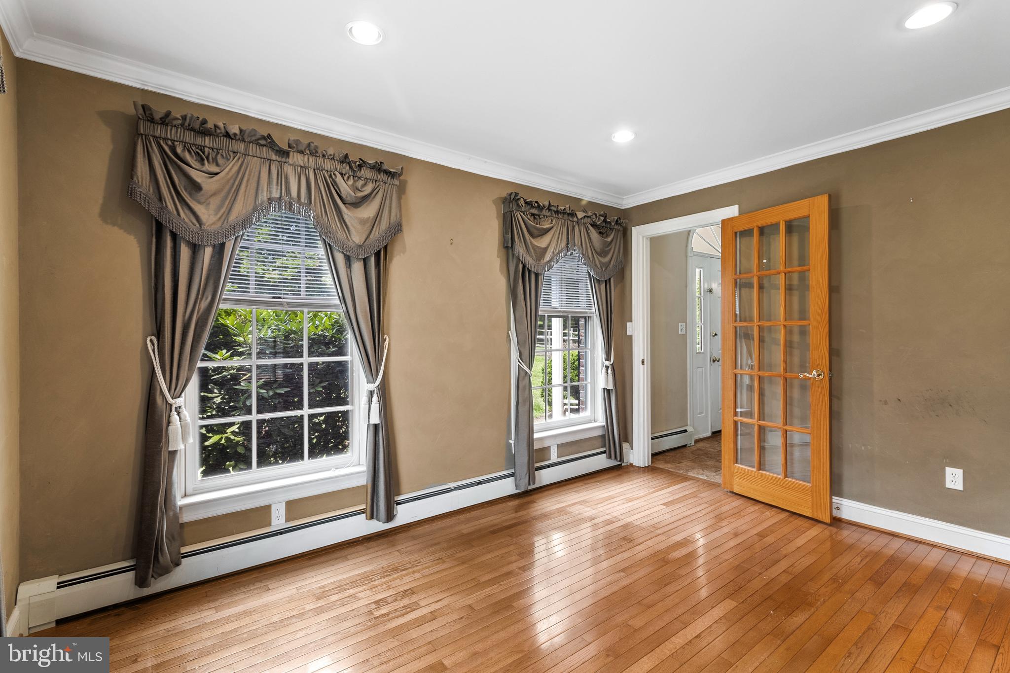 100 Round Hill Road Kennett Square, PA 19348 - Photo 7 of 52 Living Room