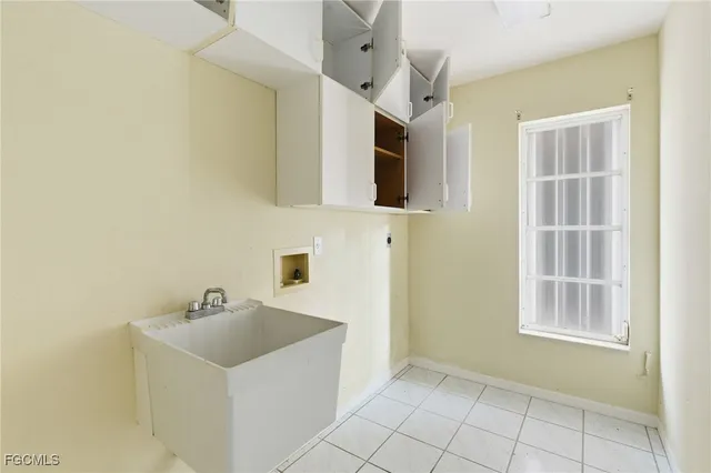 $419,999 | 329 Southeast 33rd Terrace, Cape Coral, FL 33904