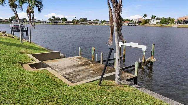 $419,999 | 329 Southeast 33rd Terrace, Cape Coral, FL 33904