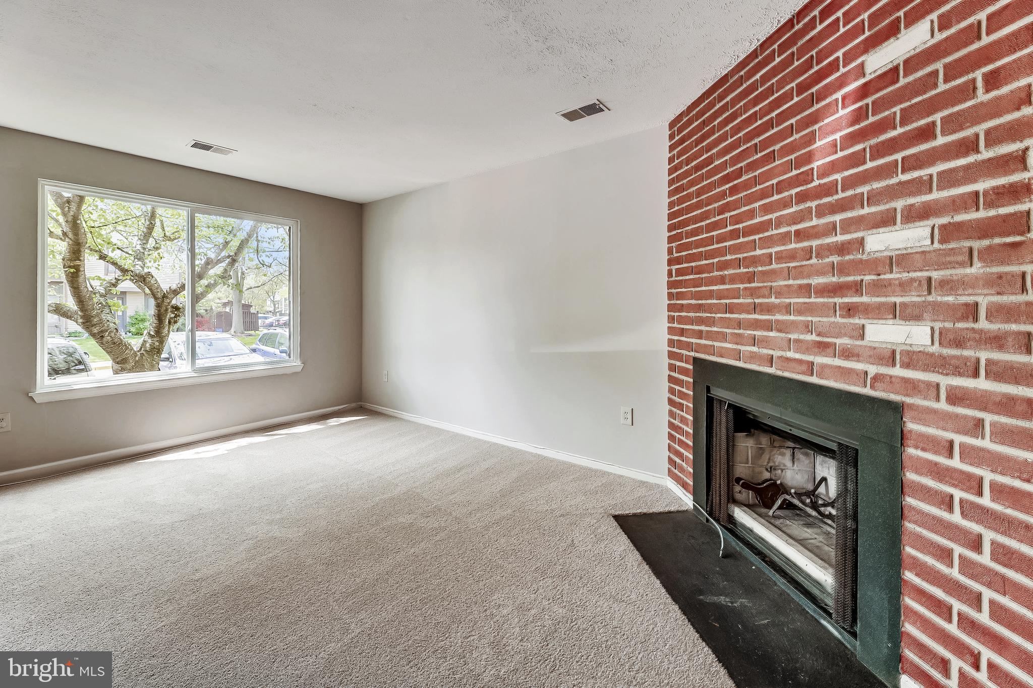 7206 Split Rail Lane Laurel, MD 20707 - Photo 8 of 37 living room