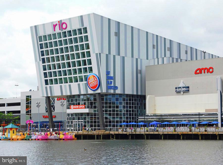 106 Duvall Lane, Unit 43 Gaithersburg, MD 20877 - Photo 31 of 38 a front view of a building with retail shops