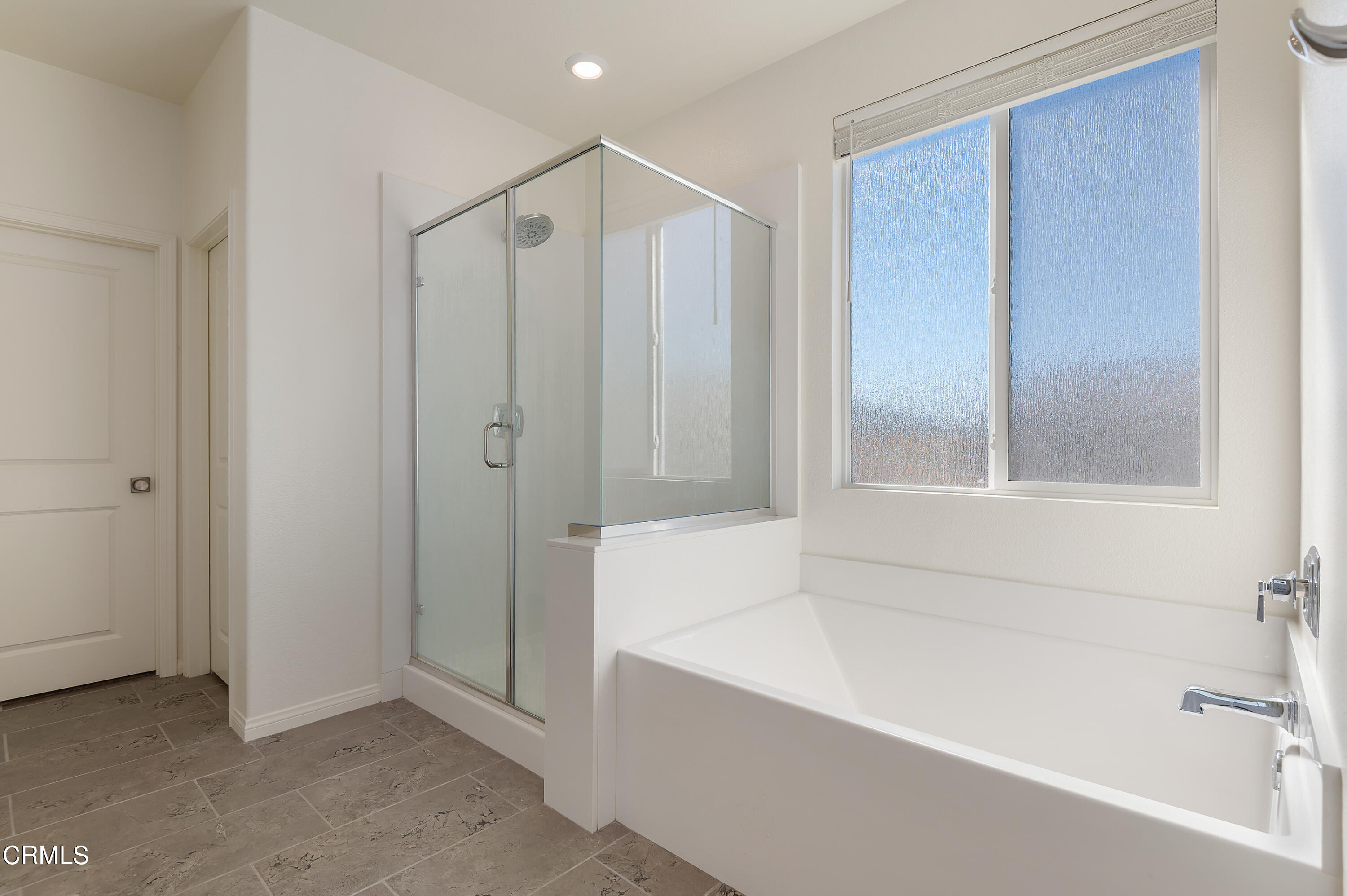438 Lisbon Place Santa Paula, CA 93060 - Photo 14 of 24 a bathroom with a bathtub and a shower