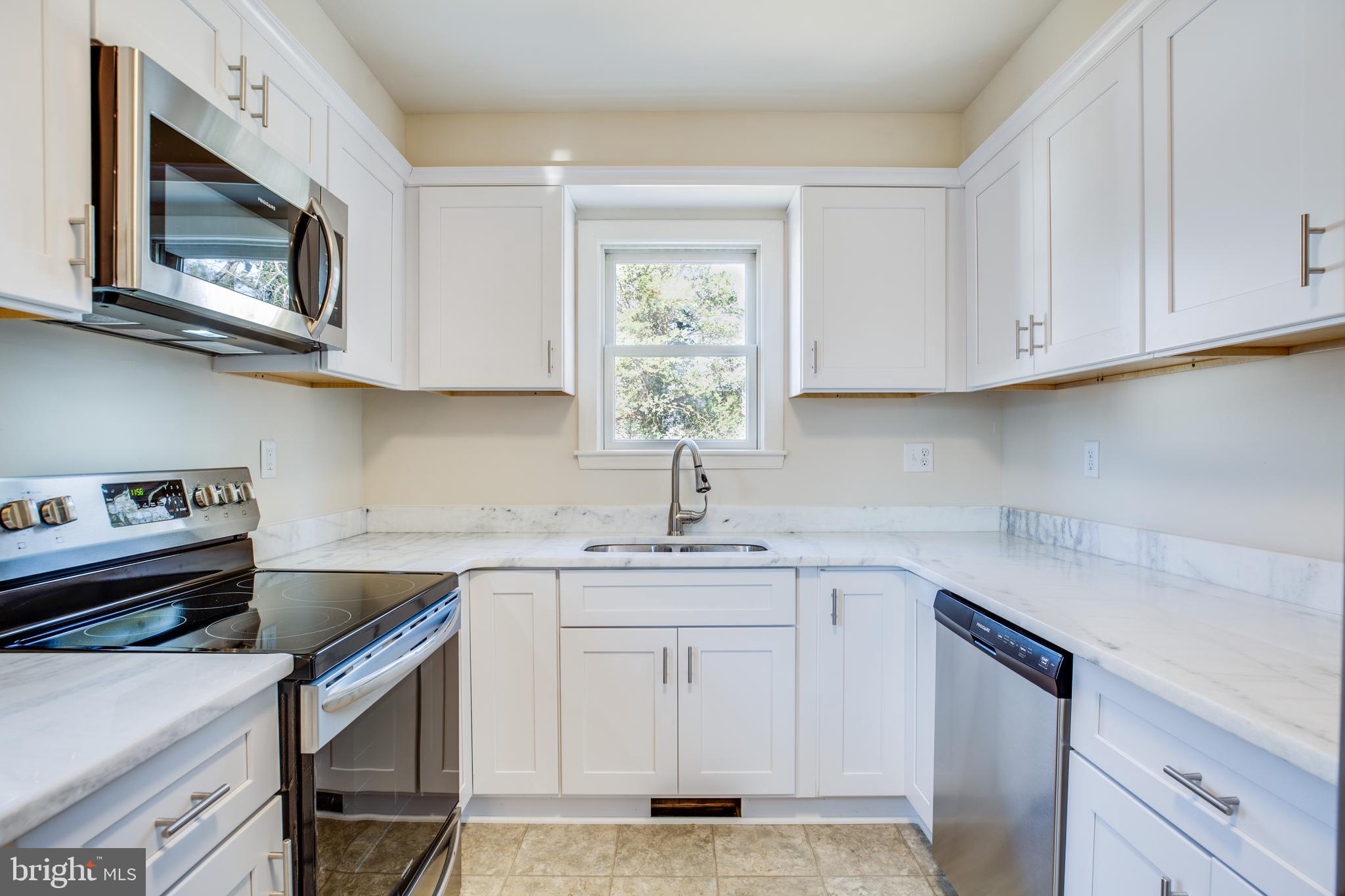 200 Rumford Road Fredericksburg, VA 22405 - Photo 11 of 25 New SS appliances, granite counters, and cabinets
