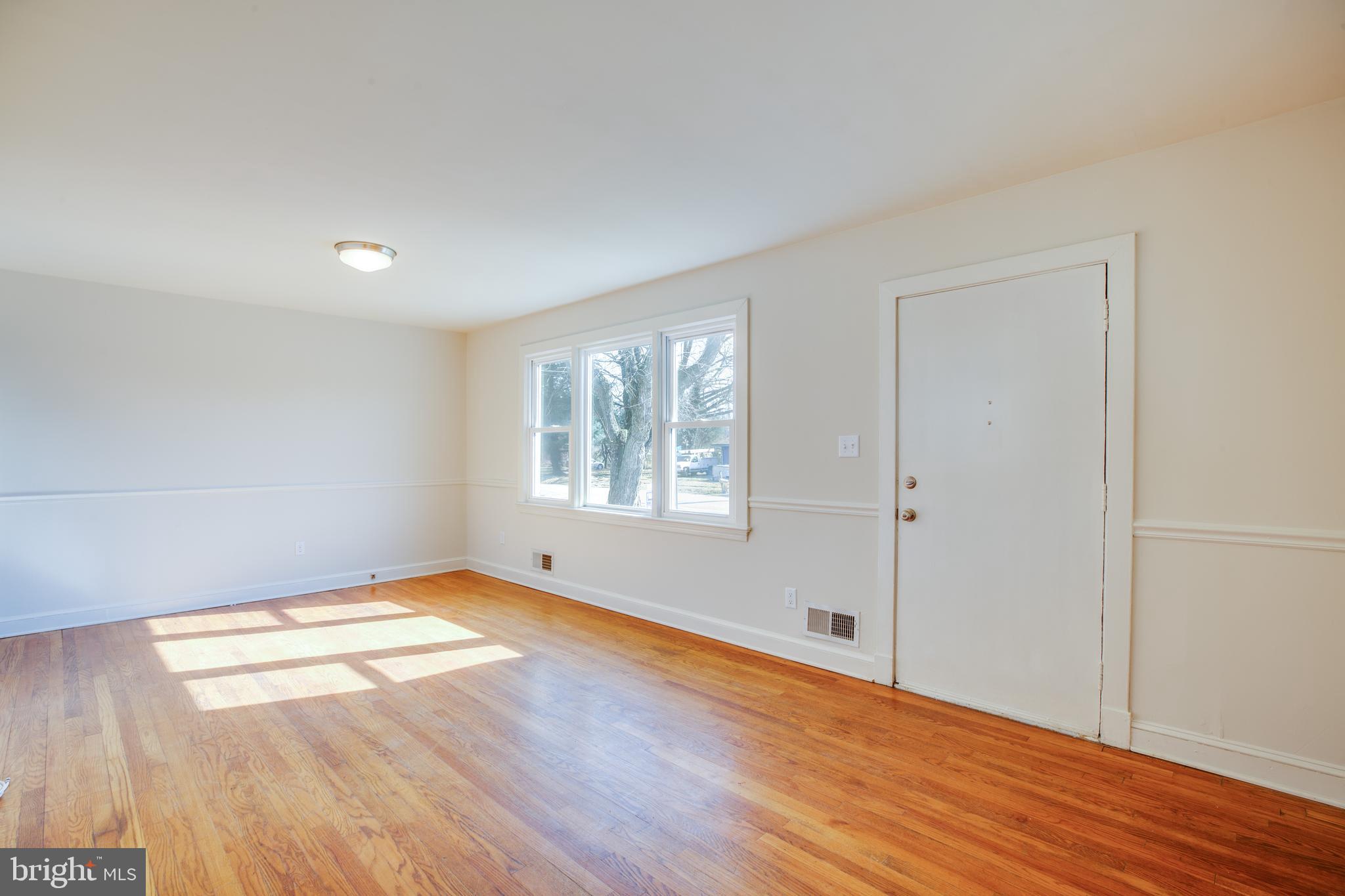 200 Rumford Road Fredericksburg, VA 22405 - Photo 5 of 25 Living Room