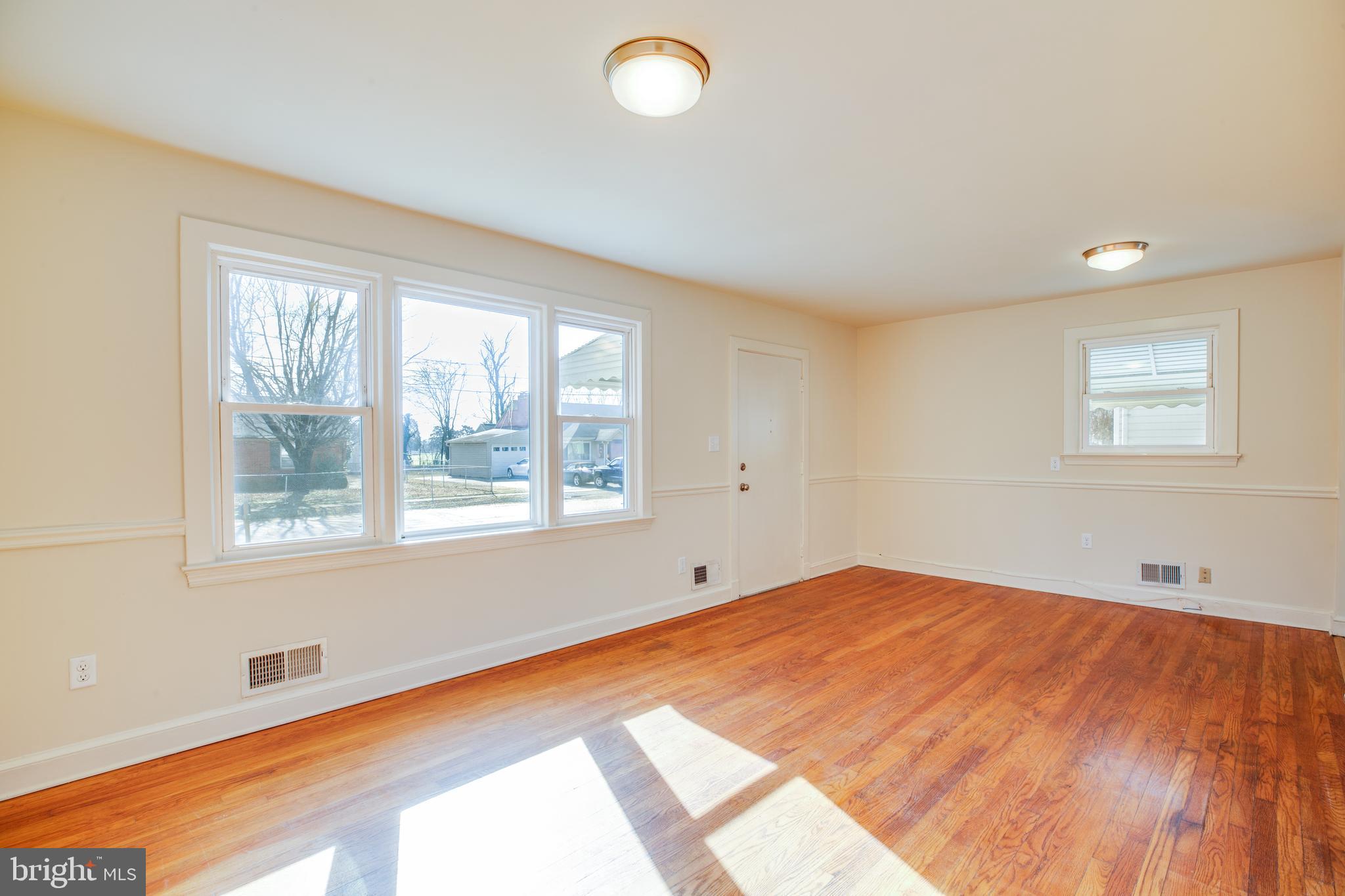 200 Rumford Road Fredericksburg, VA 22405 - Photo 7 of 25 Loads of natural light