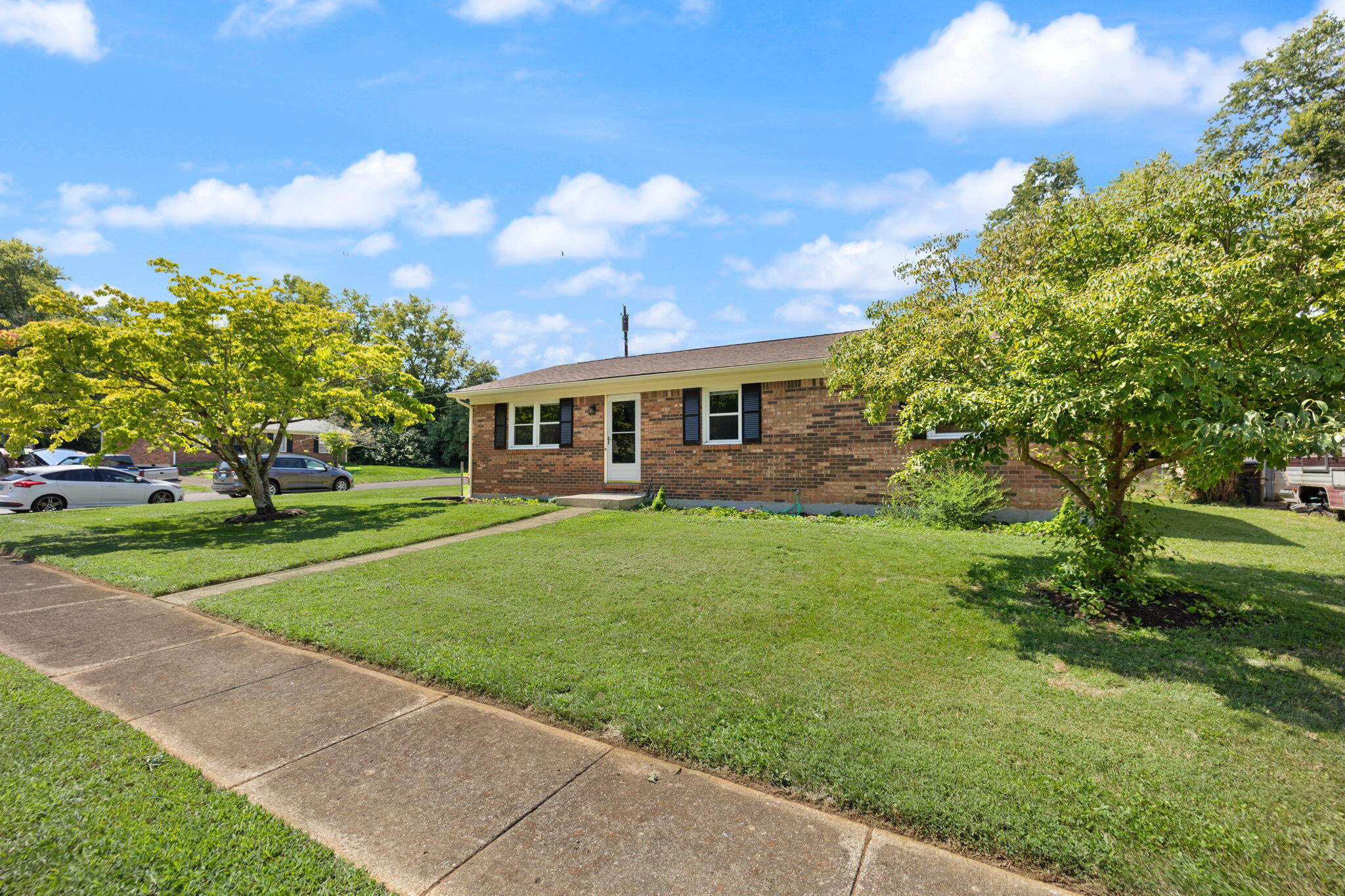 312 Dunroven Road Versailles, KY 40383 - Photo 16 of 18 4-web-or-mls-542A0924