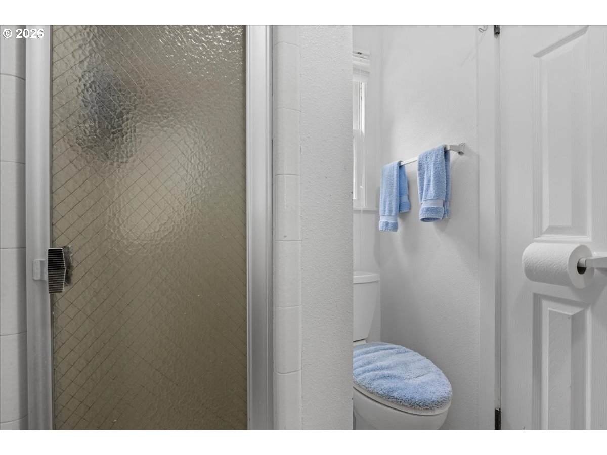 2277 Cougar Creek Road Oakland, OR 97462 - Photo 21 of 34 a bathroom with a shower