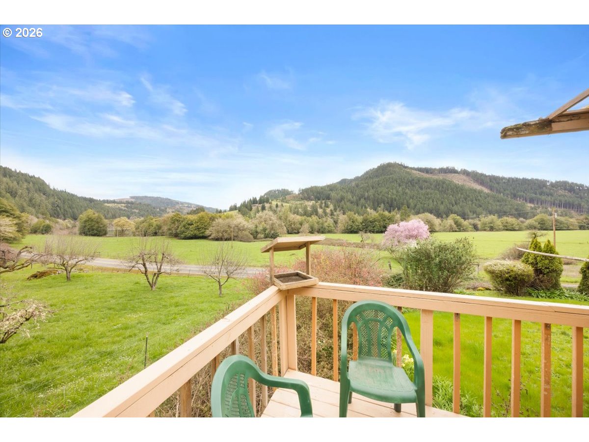 2277 Cougar Creek Road Oakland, OR 97462 - Photo 5 of 34 a view of lake and mountain