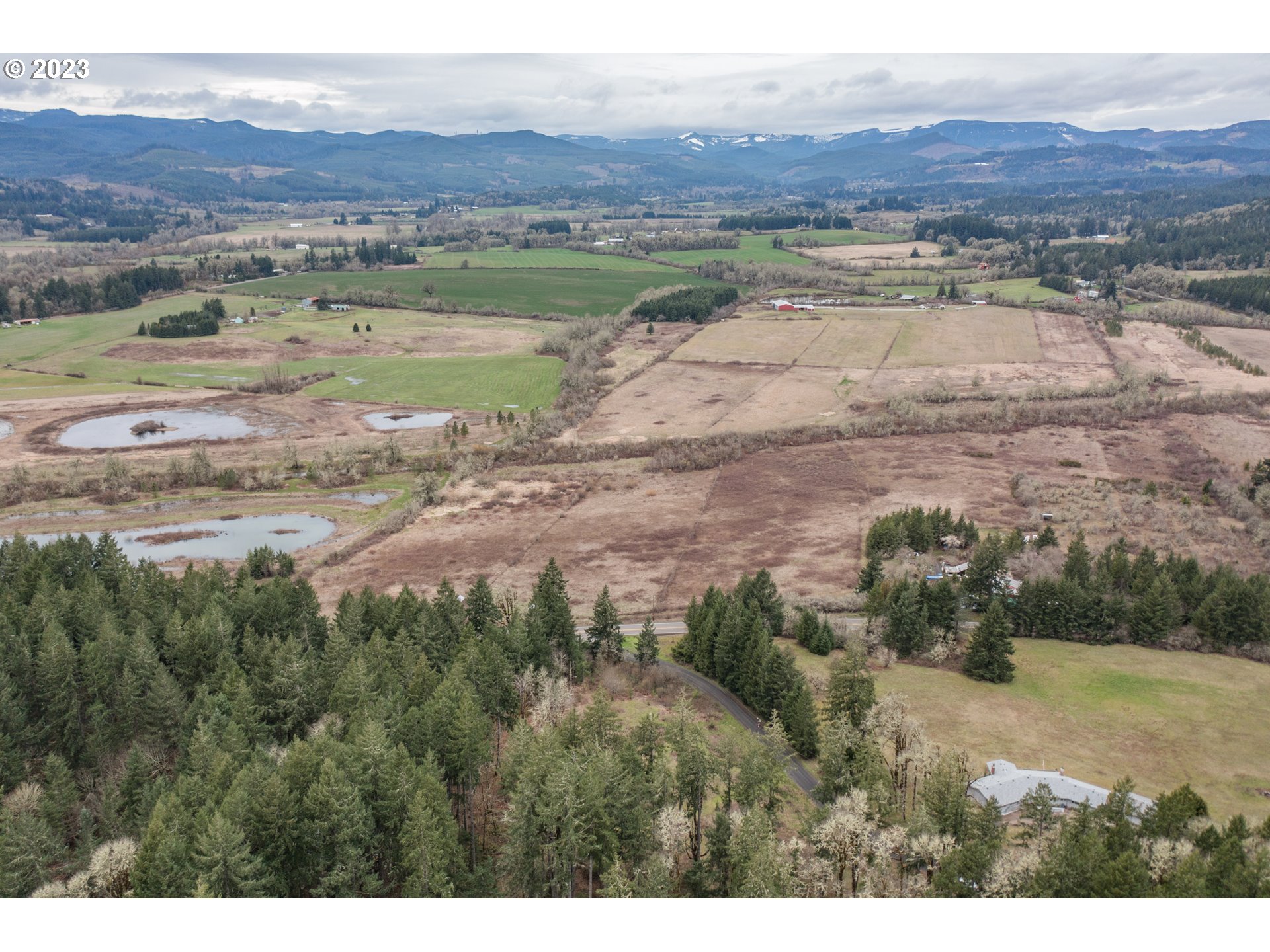 5891 Kings Ridge Road, Unit 1 Dallas, OR 97338 - Photo 25 of 48 a view of an outdoor space with mountain view