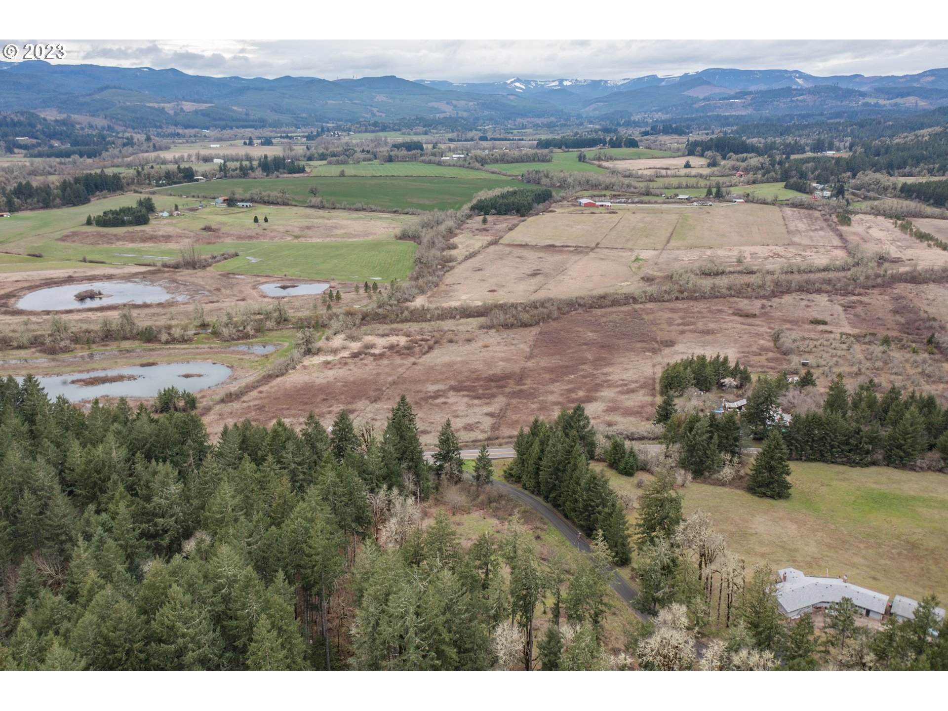 5891 Kings Ridge Road, Unit 1 Dallas, OR 97338 - Photo 26 of 48 a view of an outdoor space and mountain view