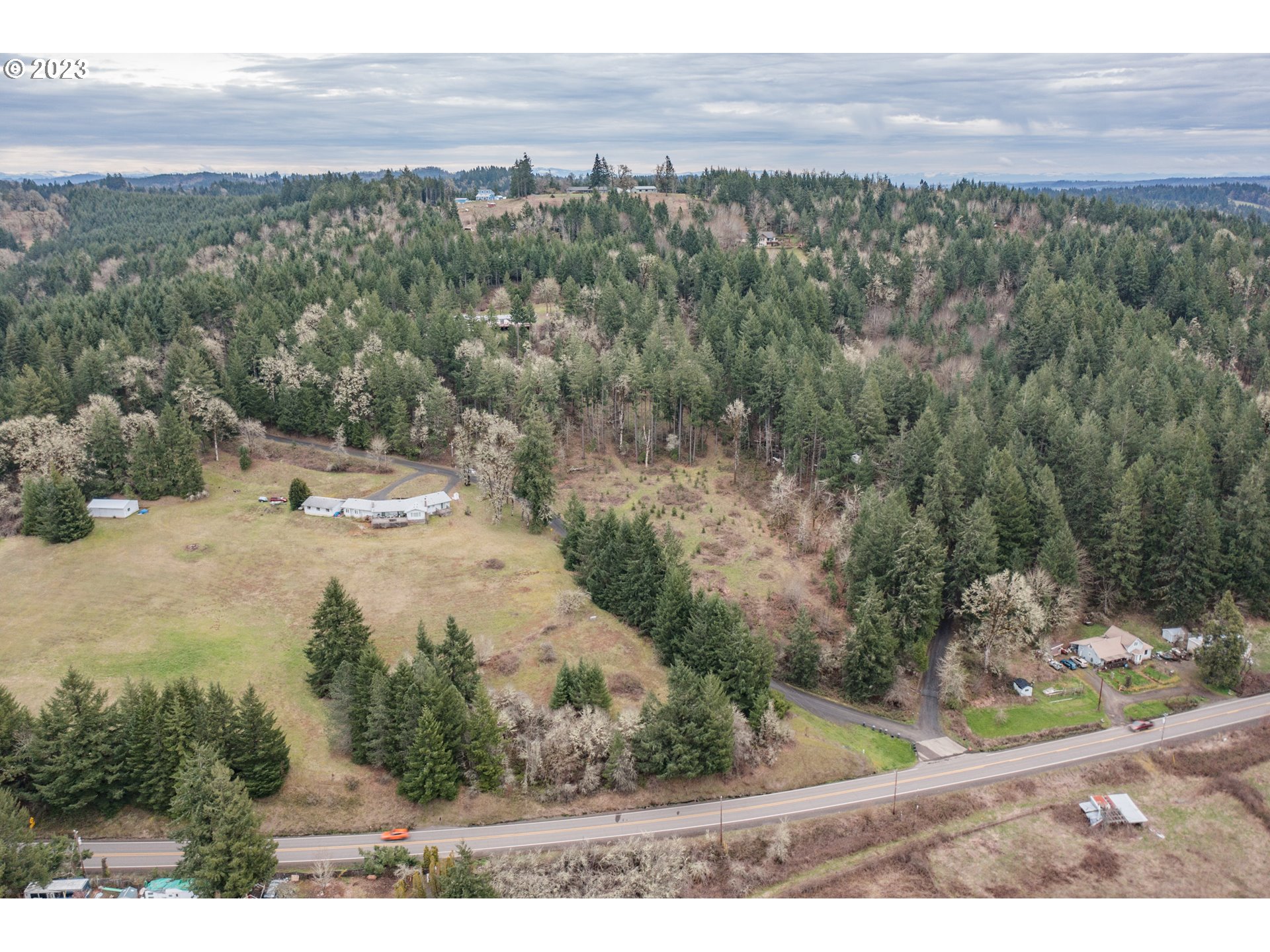 5891 Kings Ridge Road, Unit 1 Dallas, OR 97338 - Photo 7 of 48 a view of a outdoor space with mountain view