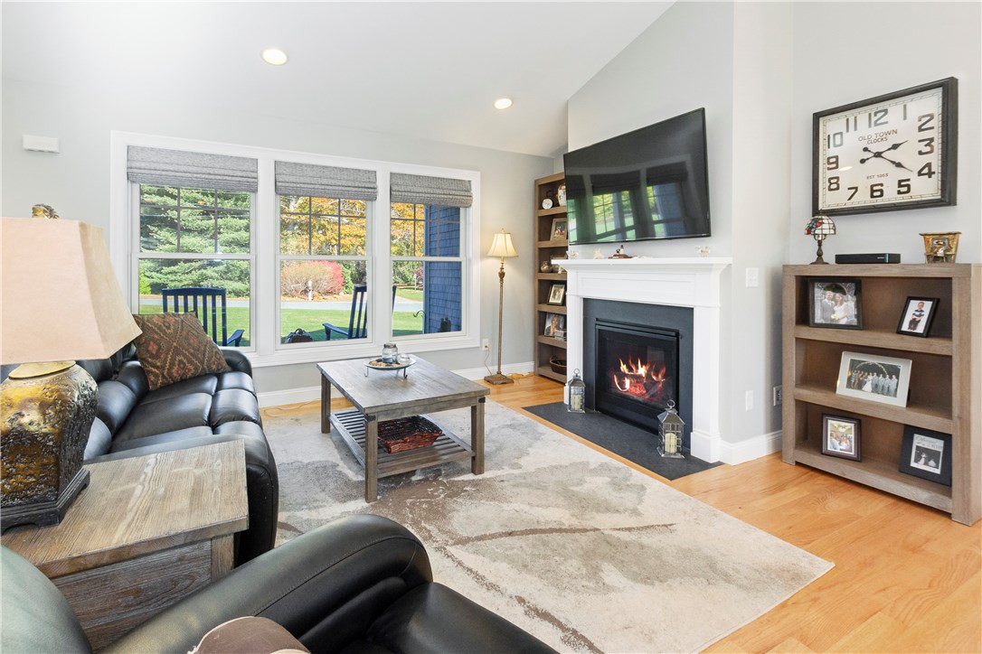 155 Stoneway Road South Kingstown, RI 02879 - Photo 4 of 22