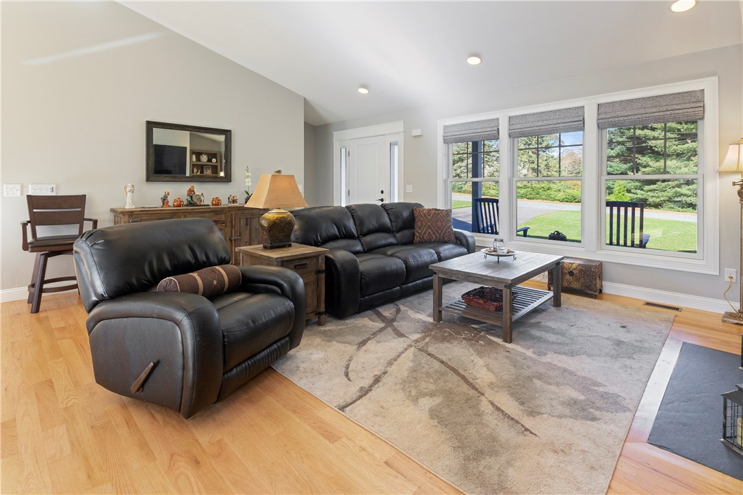 155 Stoneway Road South Kingstown, RI 02879 - Photo 5 of 22