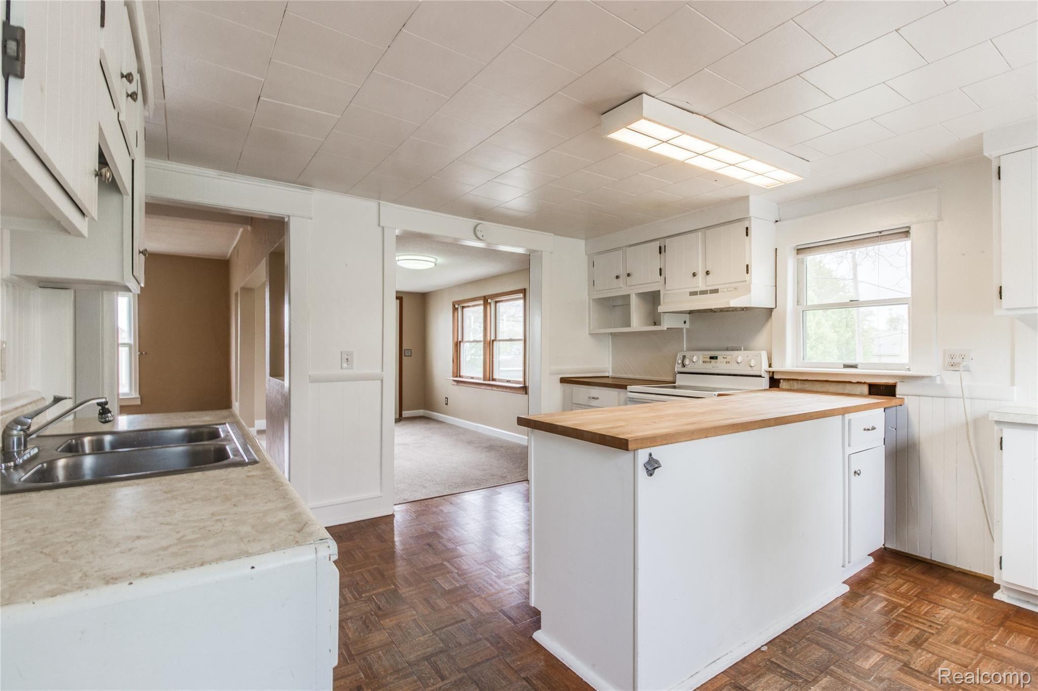 2131 South Long Lake Road Fenton, MI 48430 - Photo 9 of 28 Kitchen (3 of 6).jpg