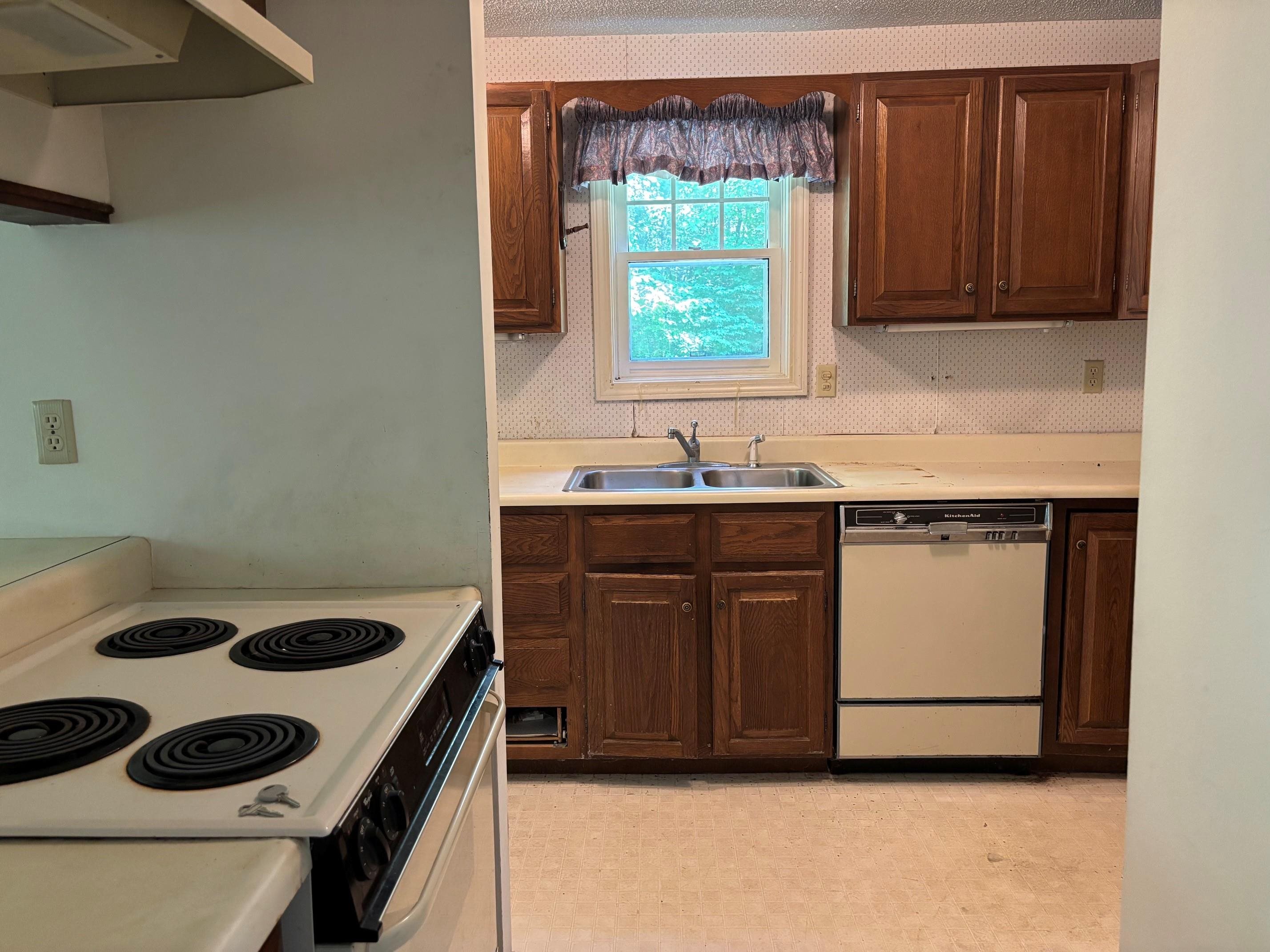 4 Wolfeboro Common, Unit 4 Wolfeboro, NH 03894 - Photo 7 of 17