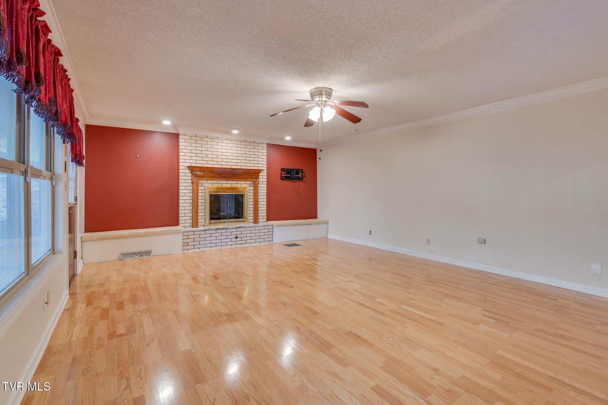 557 Valley Avenue Erwin, TN 37650 - Photo 17 of 63 013