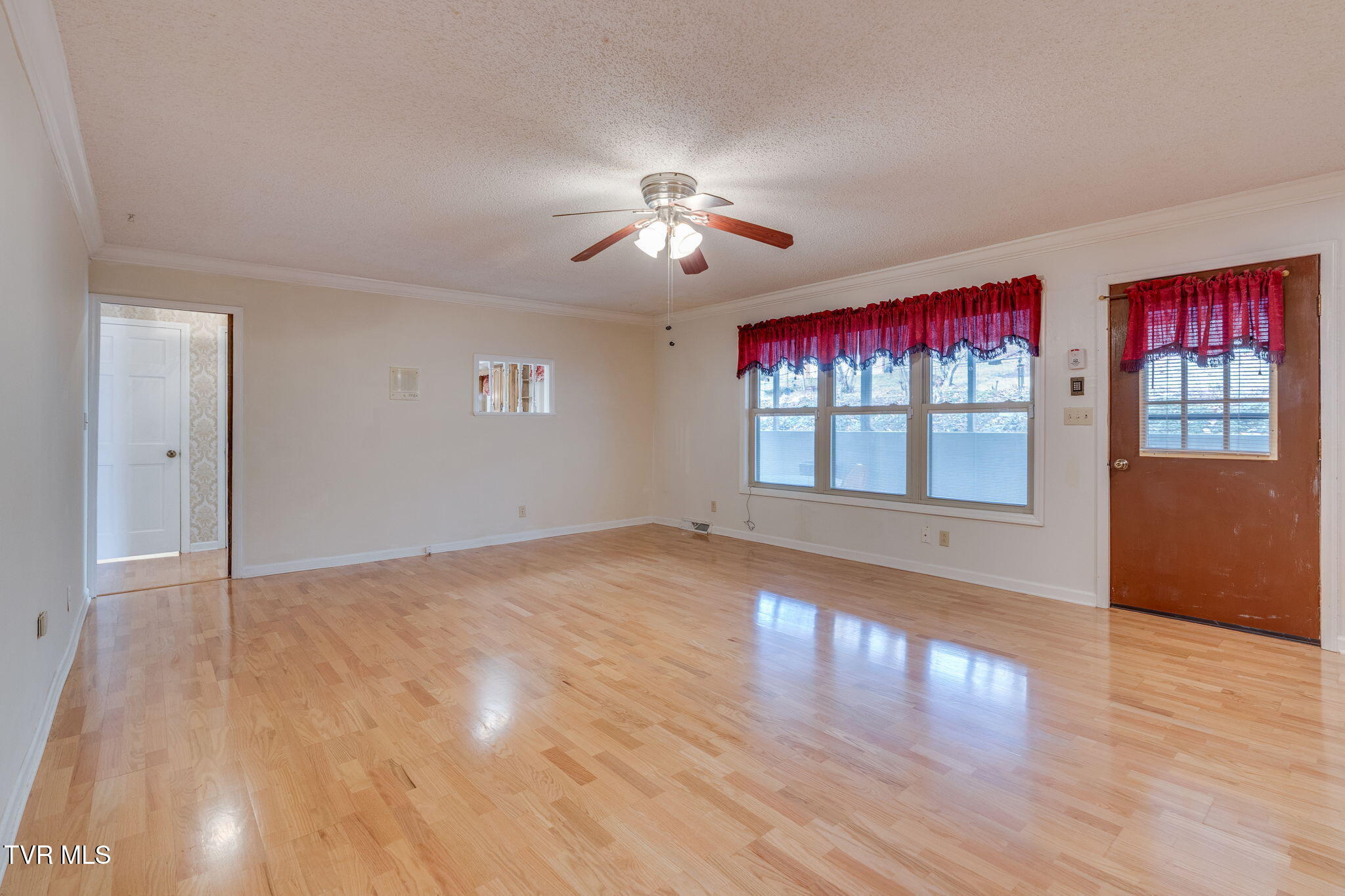 557 Valley Avenue Erwin, TN 37650 - Photo 18 of 63 014