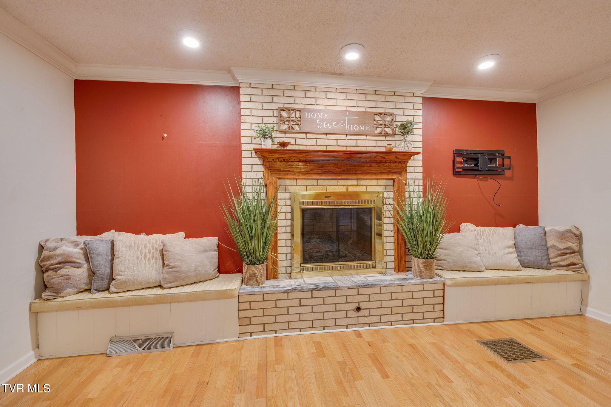 557 Valley Avenue Erwin, TN 37650 - Photo 21 of 66 017 (2)