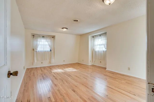 $499,999 | 557 Valley Avenue, Erwin, TN 37650