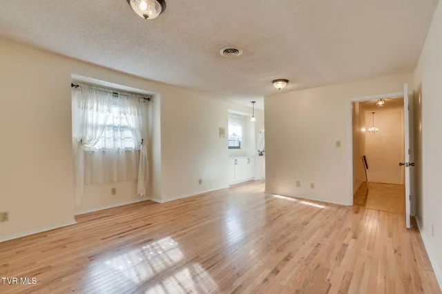 $499,999 | 557 Valley Avenue, Erwin, TN 37650