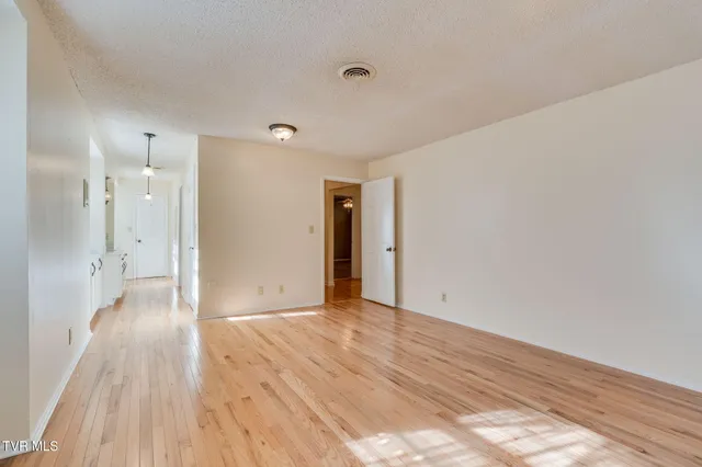 $499,999 | 557 Valley Avenue, Erwin, TN 37650