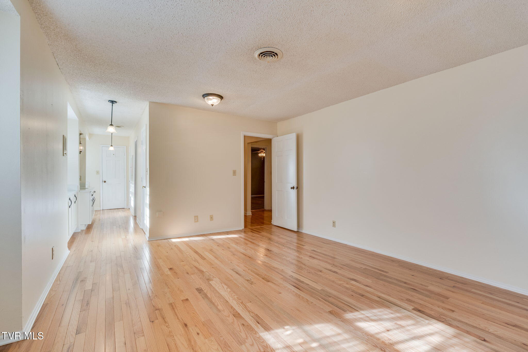 557 Valley Avenue Erwin, TN 37650 - Photo 25 of 63 021