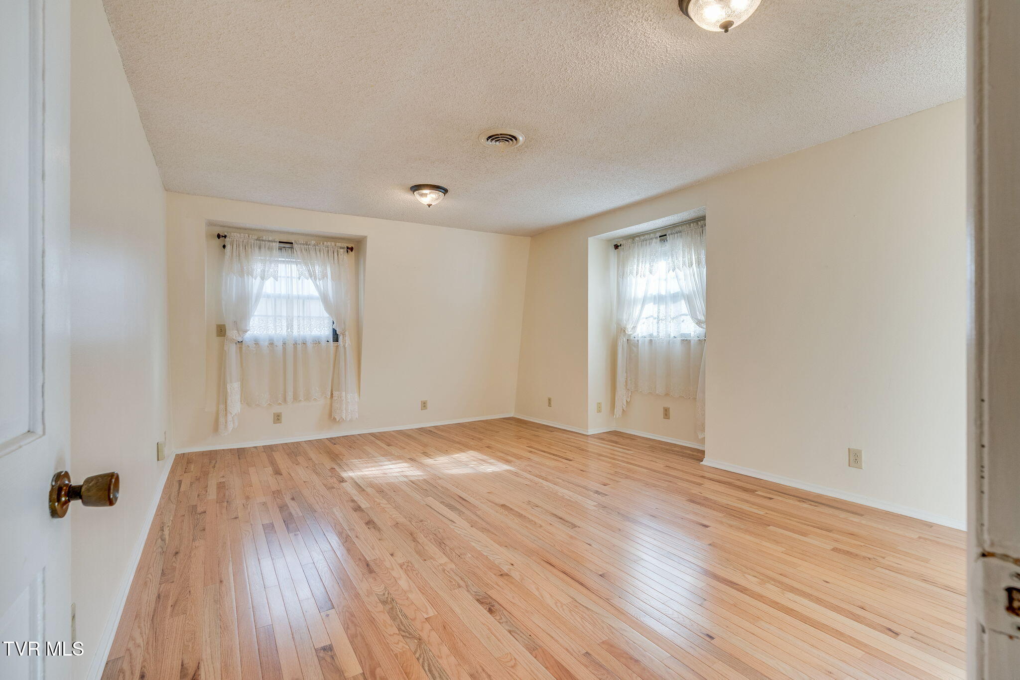 557 Valley Avenue Erwin, TN 37650 - Photo 26 of 66 019