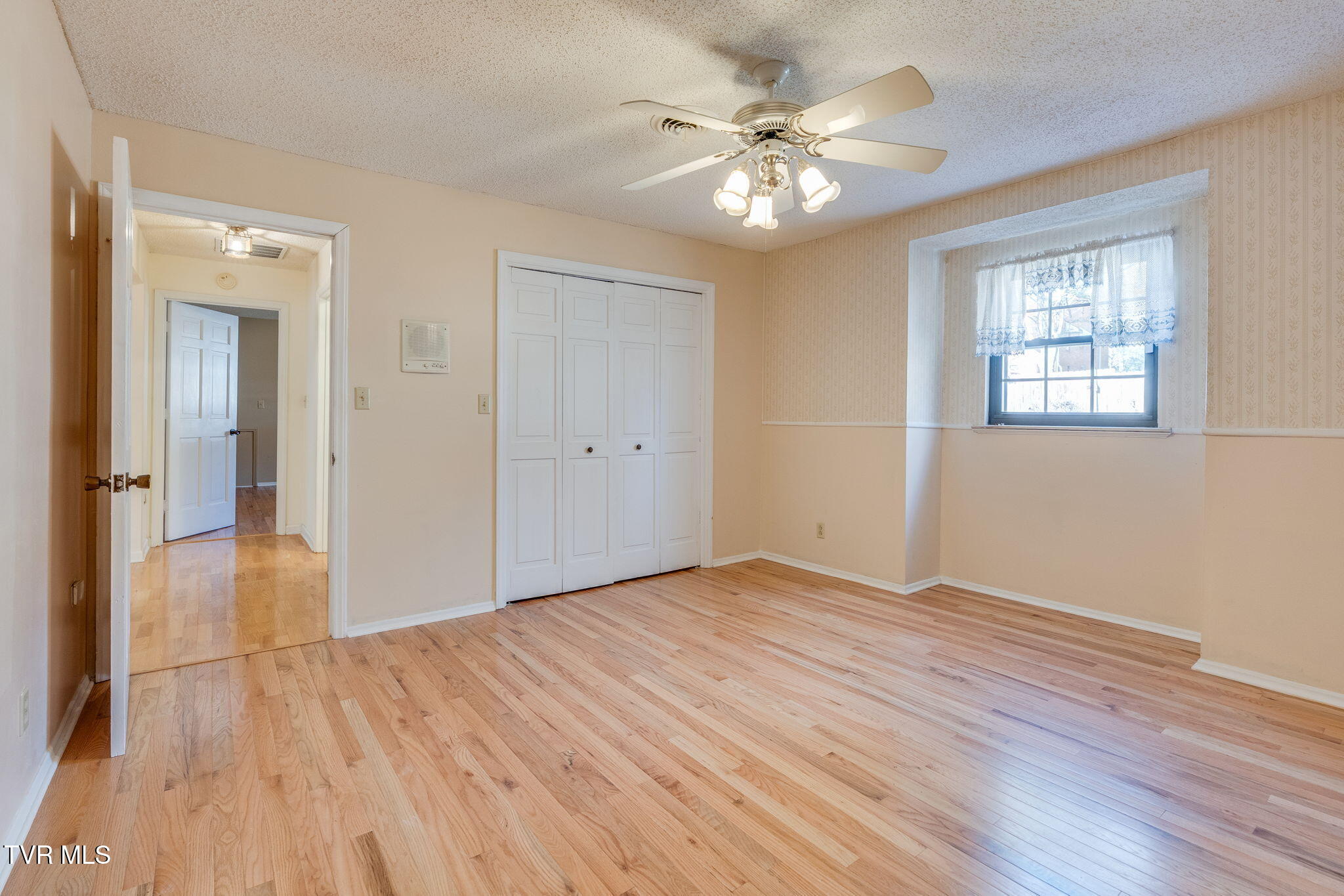 557 Valley Avenue Erwin, TN 37650 - Photo 29 of 63 025