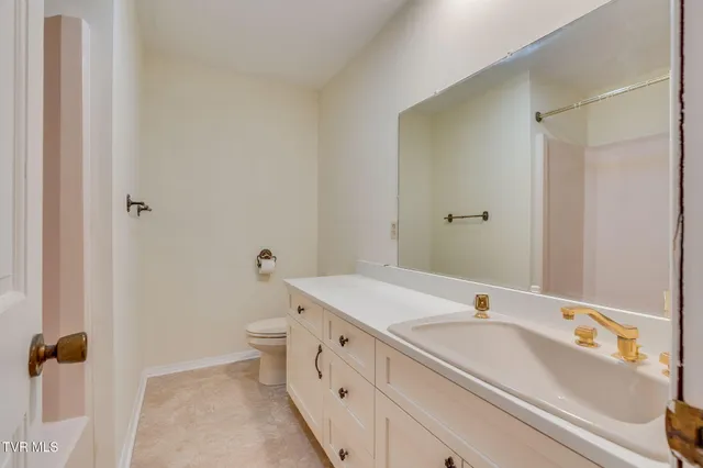 $499,999 | 557 Valley Avenue, Erwin, TN 37650