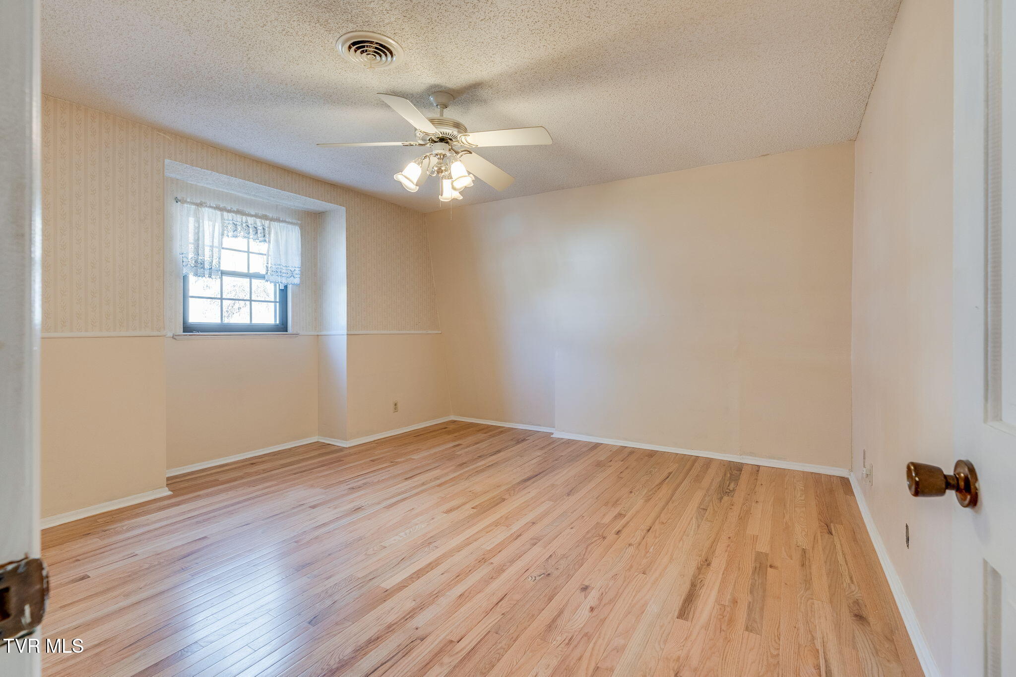 557 Valley Avenue Erwin, TN 37650 - Photo 31 of 66 024